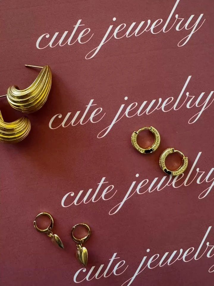 Little details that make the whole outfit feel intentional.