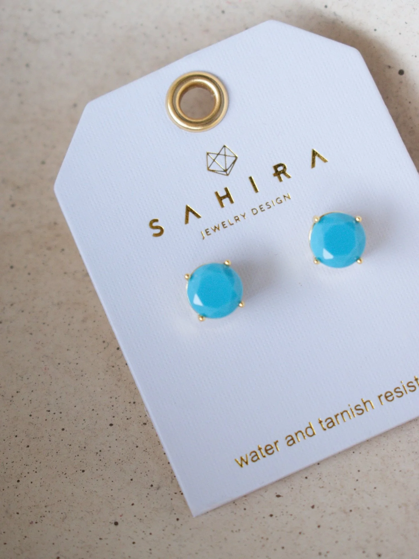 A pop of color for our gold girlies ✨

Available in-store + online 🏷️