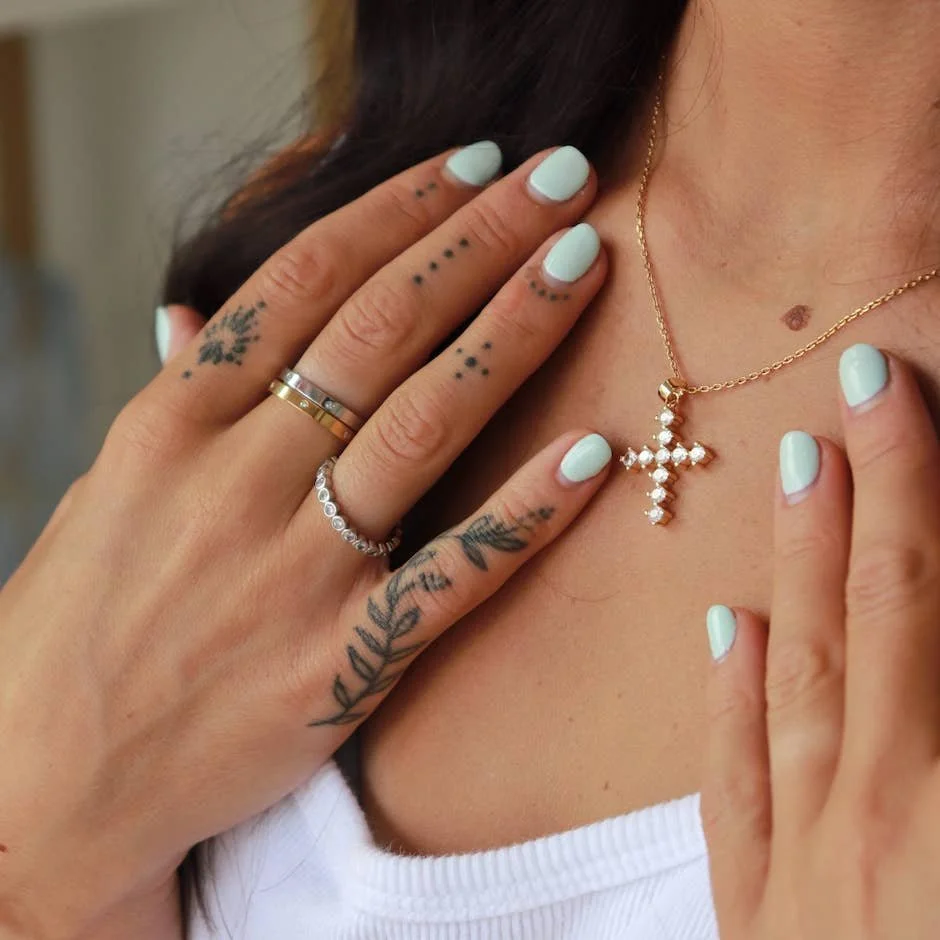 Evie Circle Gem Ring