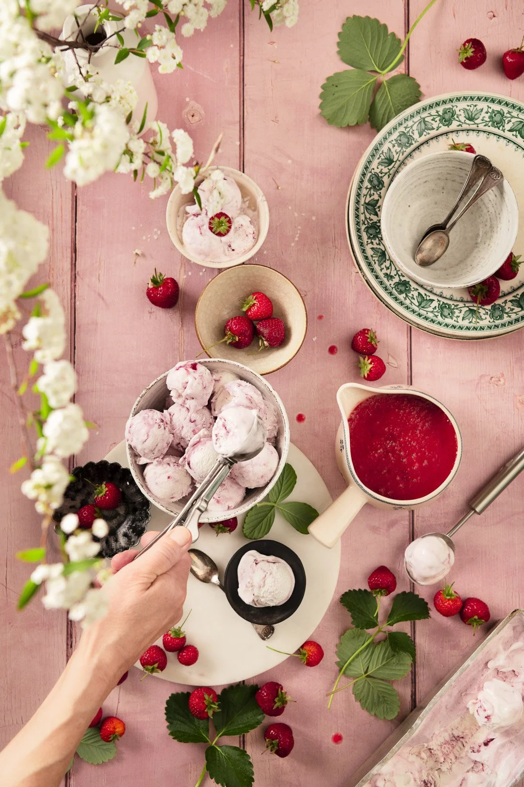 ice cream, gelato, berry, strawberry, scoop, juicce, antioxidant, vitamin, healthy