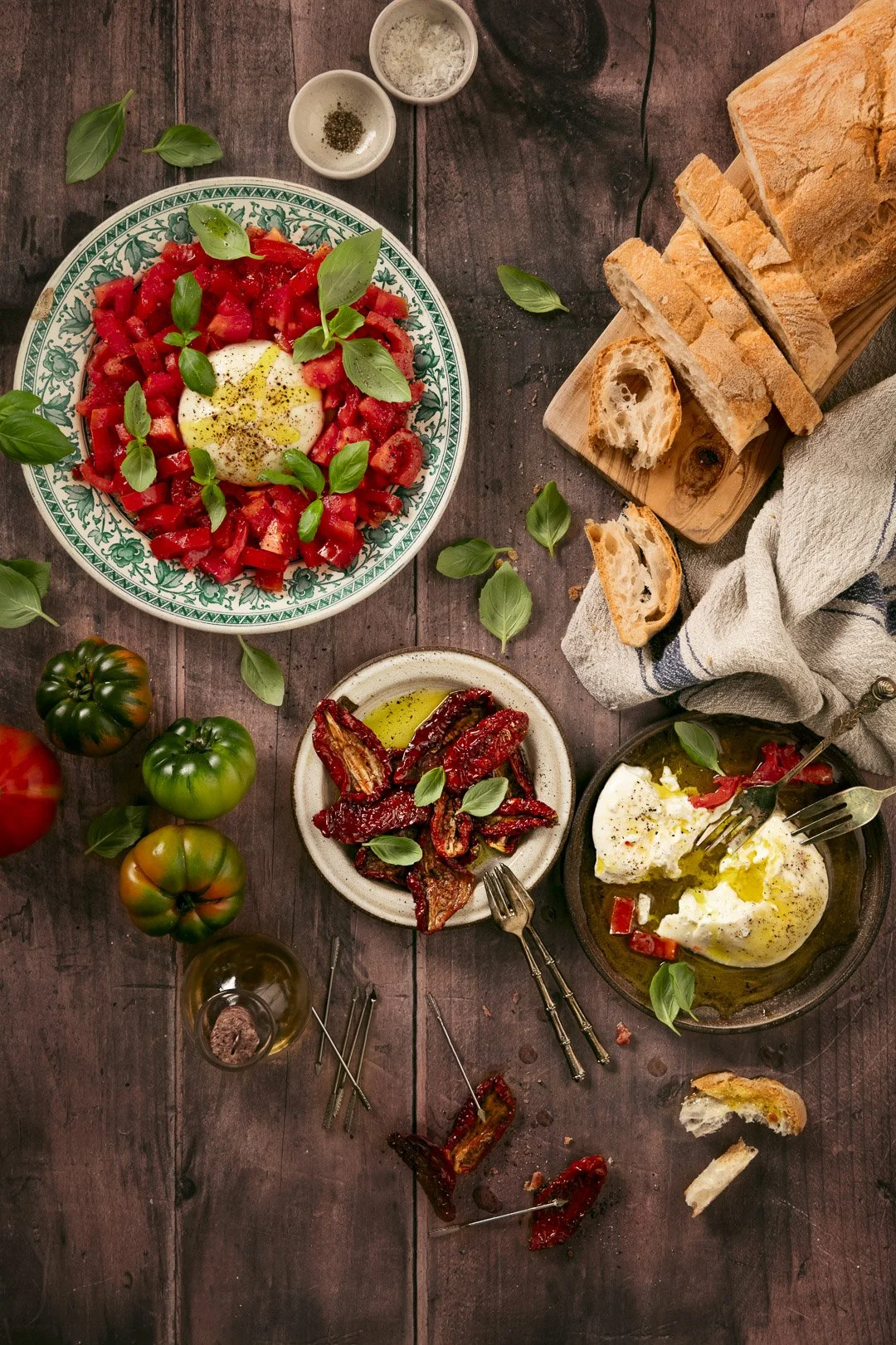 carese, strawberry, fruit, salad, sweet, burrata, mozzarella, dairy, basil, herb, fresh, organic, green, italian, typical, regional, tomatoes, bread