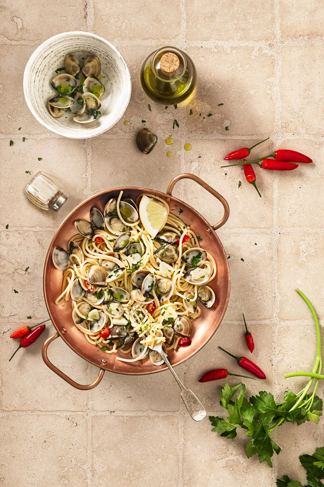 clams, vongole, spaghetti, pasta, meal, chili, shell, seafood, parsley