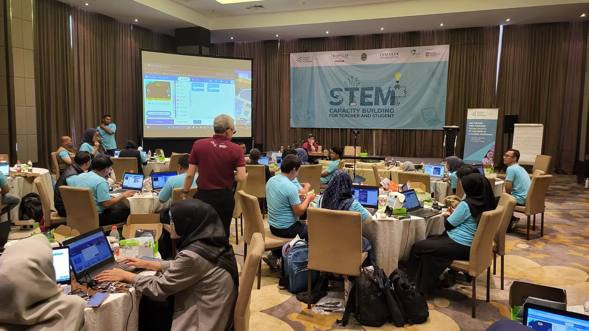 Mr Ng Yong Sim and Dr Timothy Tan conducting the training on micro:bit