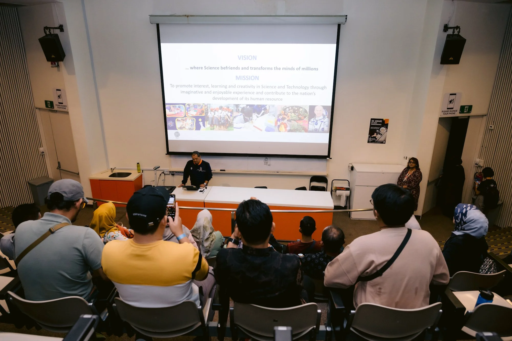 Mr Shah Kasmuri sharing with the participants about the STEM programmes that the Science Centre Singapore conducts