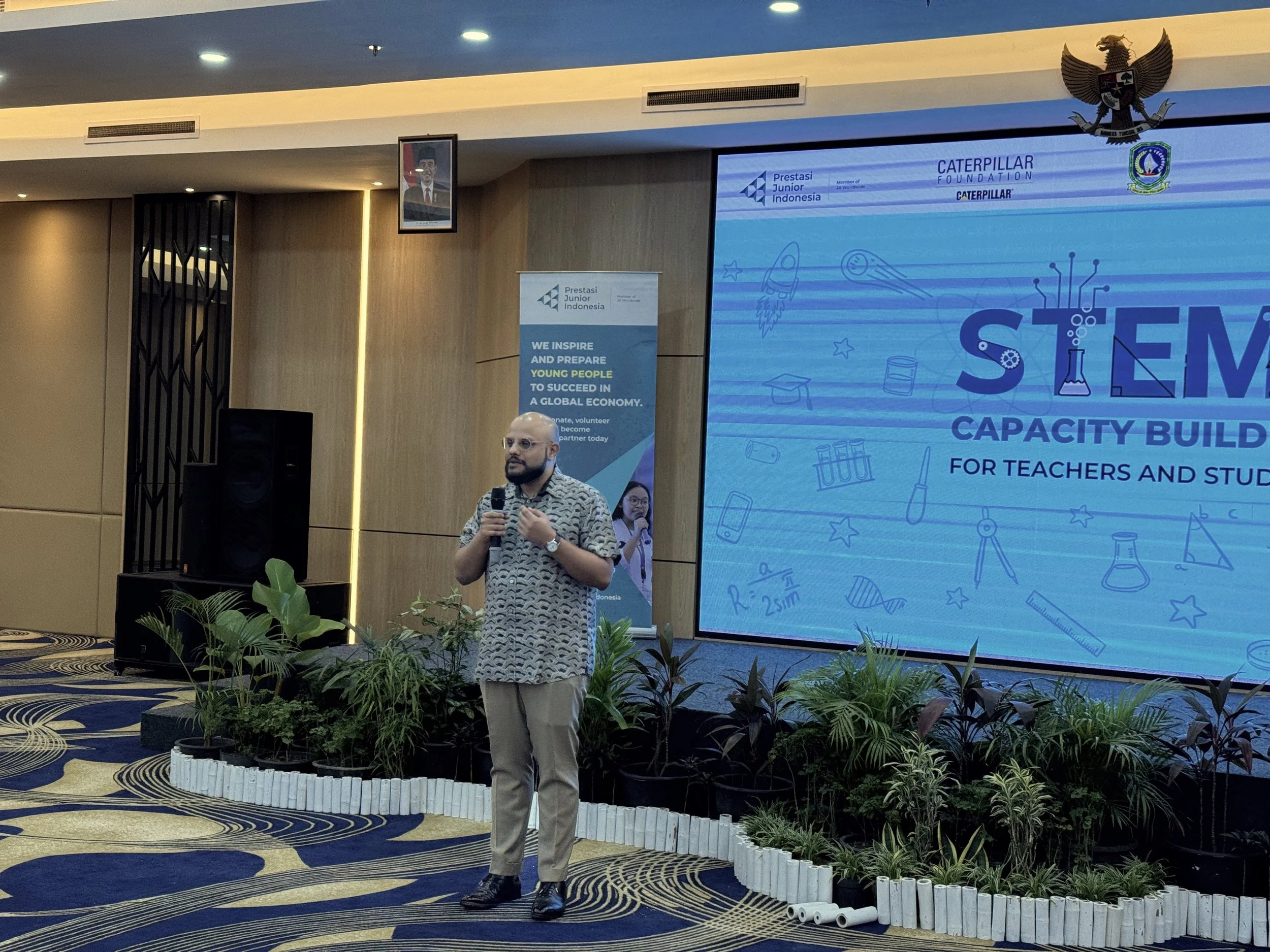  Mr. Vignesh Louis Naidu, Director Operation, THF, Singapore addressing the participants 