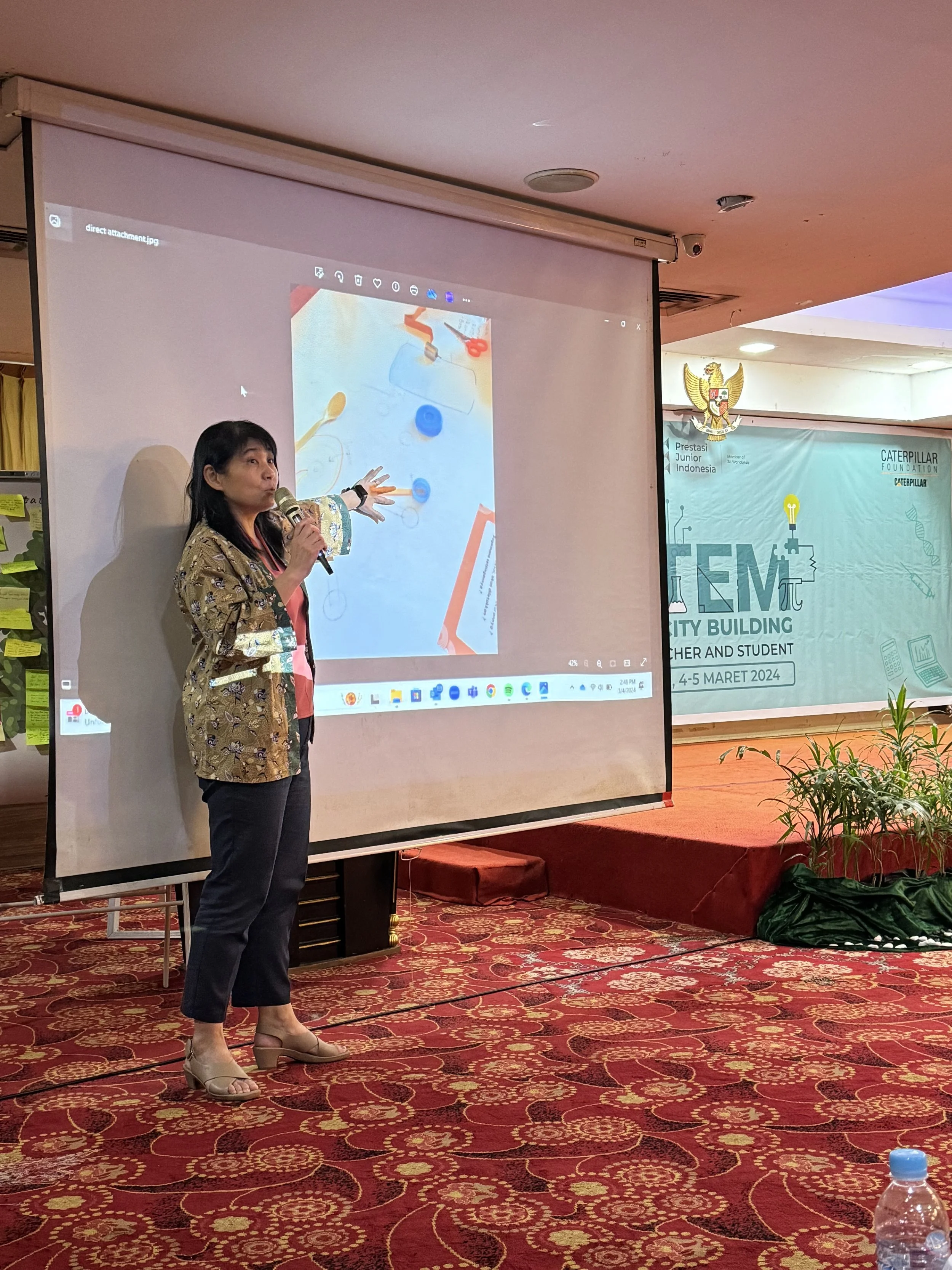 Associate Professor Tan Aik sharing an example of learning activities 