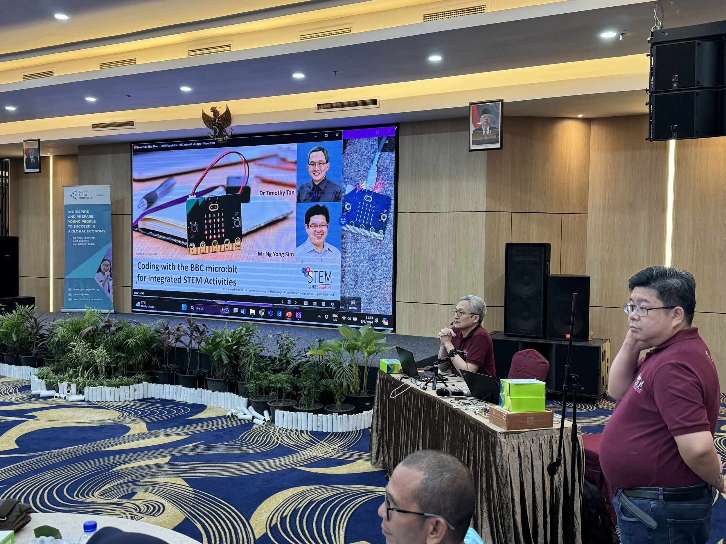  Dr Timothy Tan delivering his lecture on micro:bit 