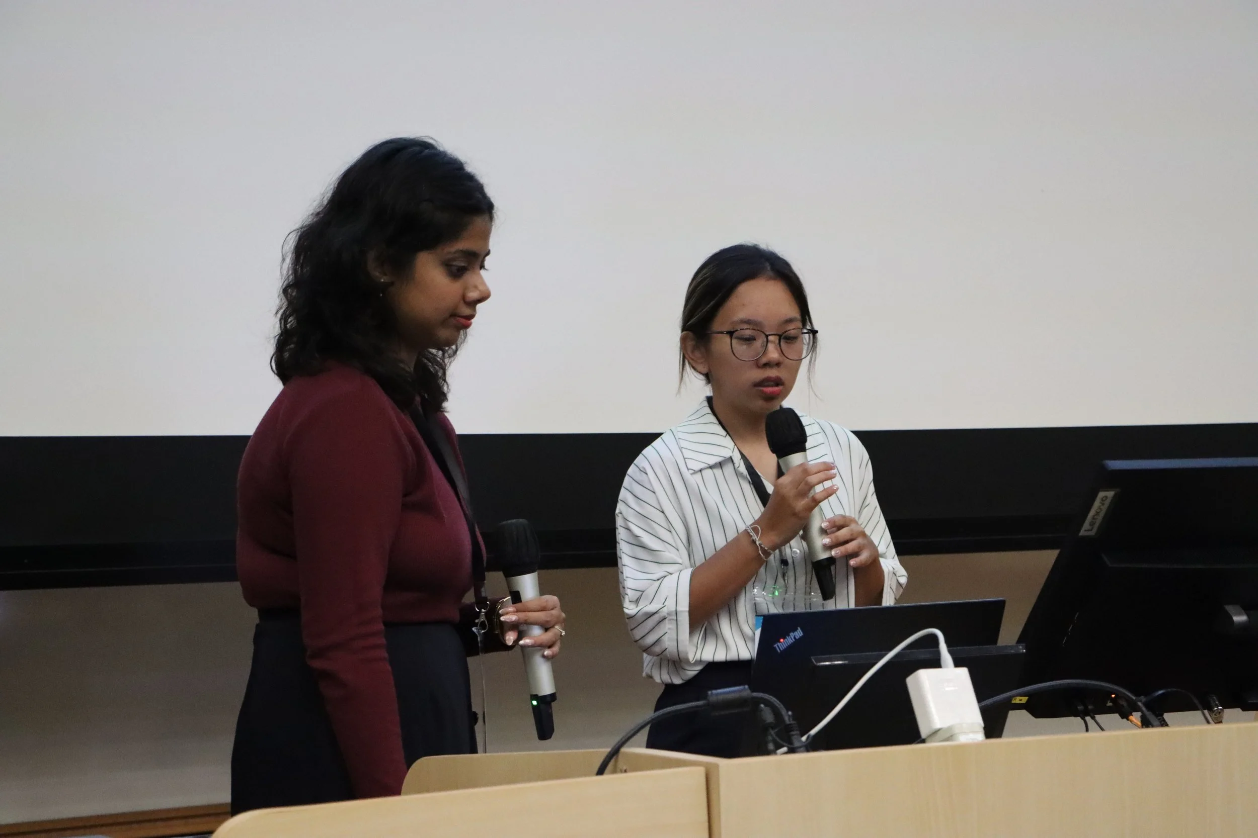 Anandakumar Divyanandhini (left) and Yu Yun Tan (right) of the winning team from the National Institute of Education represented their team by presenting their winning lesson plan, “Super Scraps: From Trash to Treasure”.
