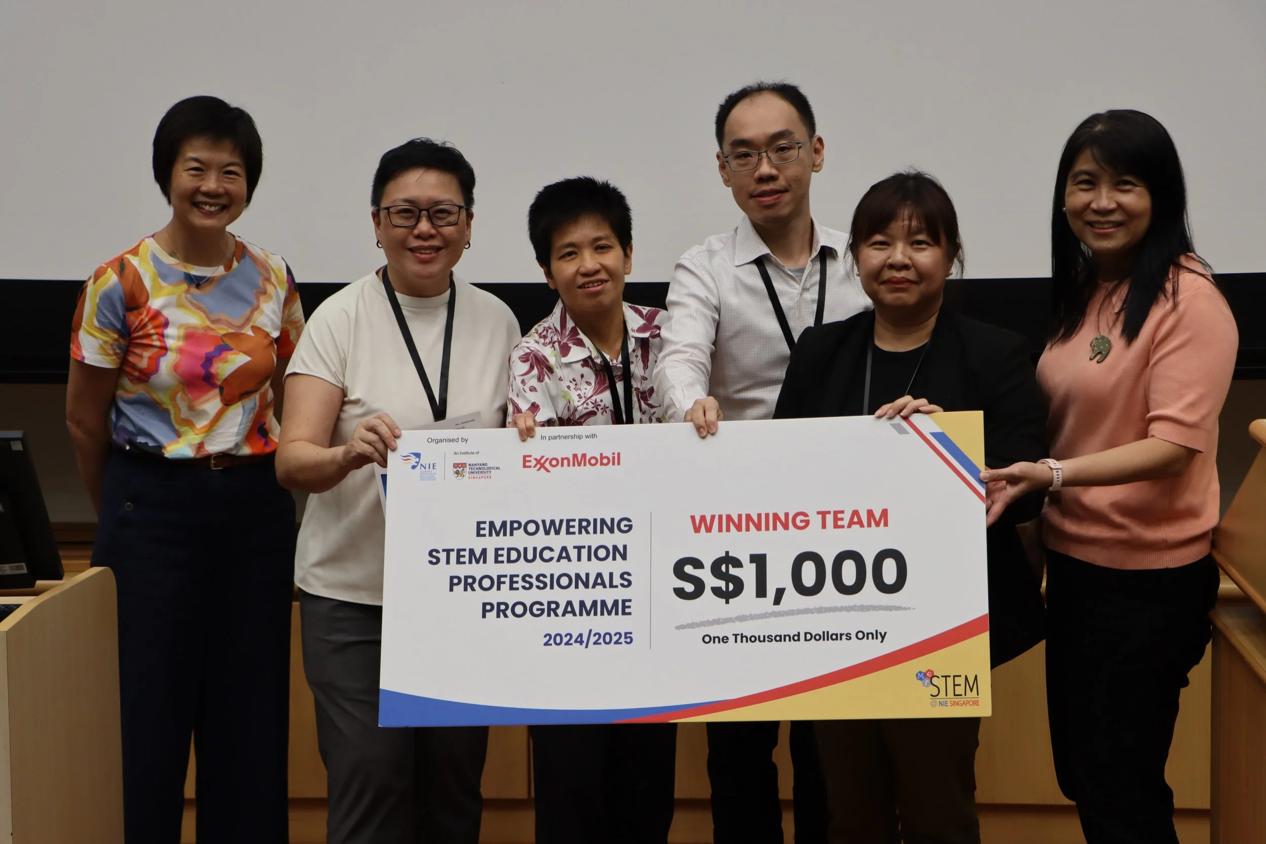 Winning team from Dunman Secondary School receiving their winning cheque from A/P Teo, A/P Tan and Ms. Karen Wong.