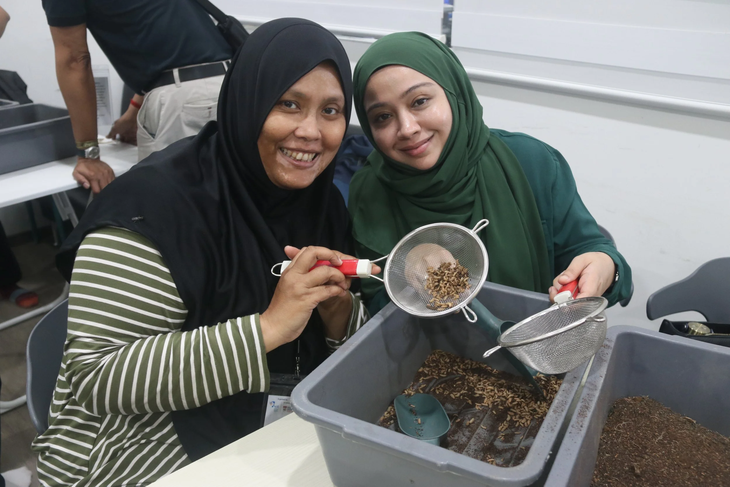  A hands-on workshop at Ento Industries where participants were prepping their potting soil by sieving out the Black Solder Fly larvae 
