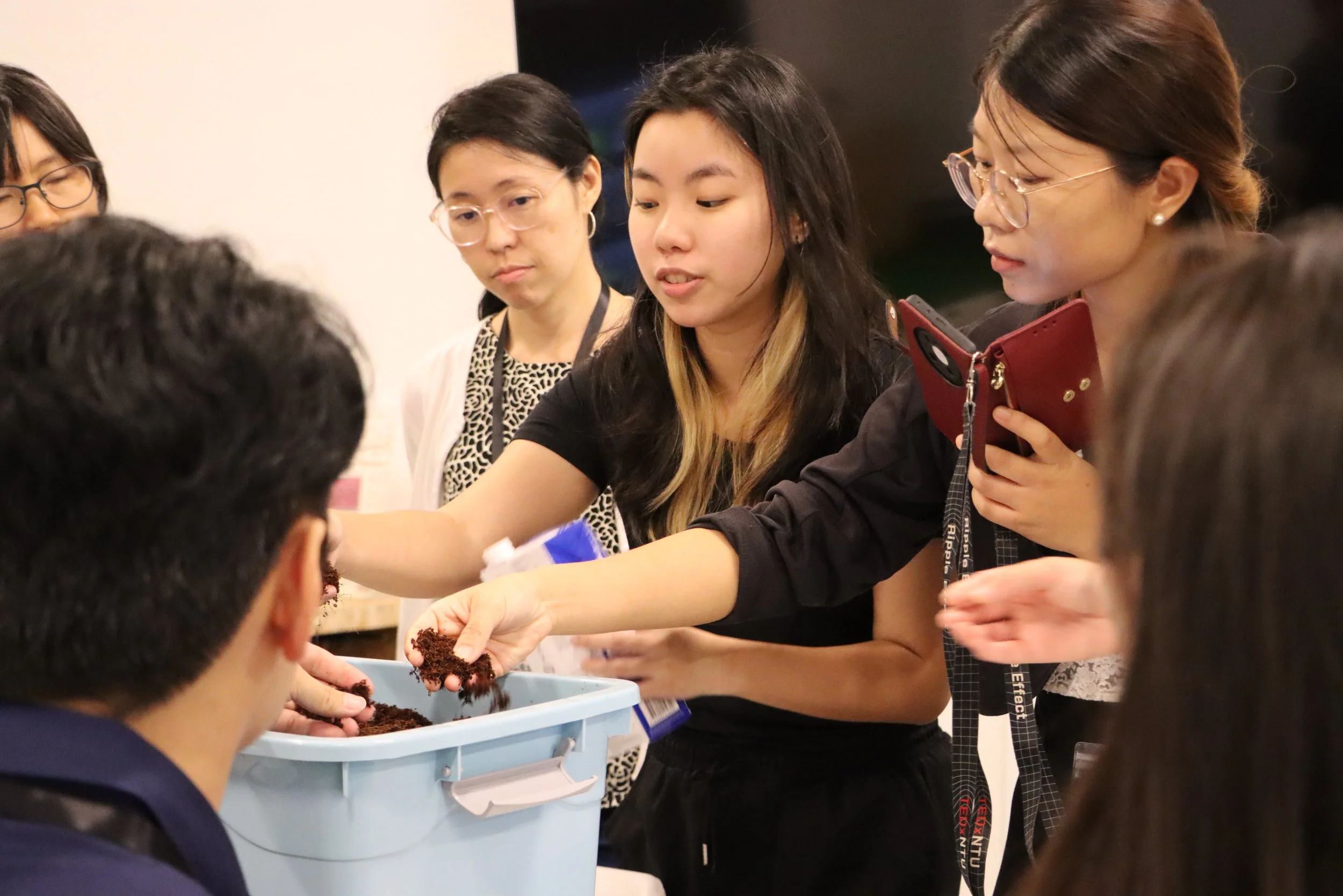 Ever wondered how to urban farming can be integrated into your everyday life?  Join us on a learning journey to Greenloop Farms and listen to the co-founders' experience with urban agriculture in Singapore.