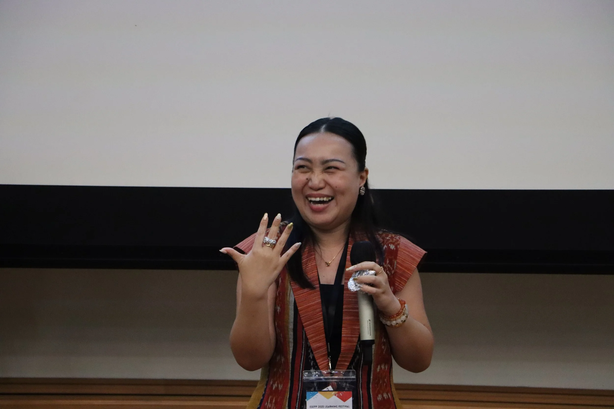 Jacqueline Mamenta Sonza of the winning team from PENABUR Intercultural School using aluminium foil to demonstrate the concept of a circular economy loop.