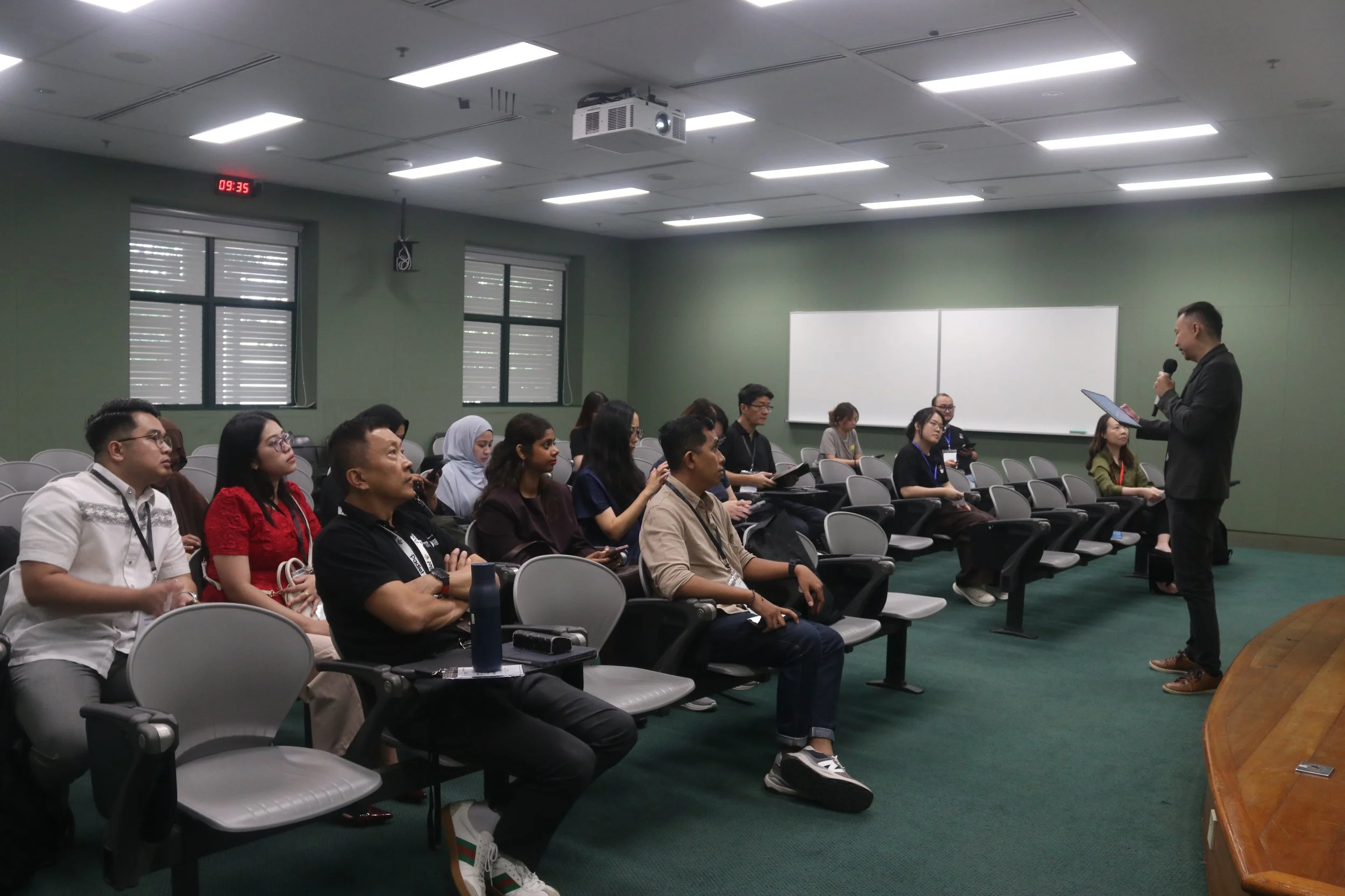  Mr Adrian Ong, our dedicated emcee extended a warm welcome to the participants on Day 1 of the learning fesival 