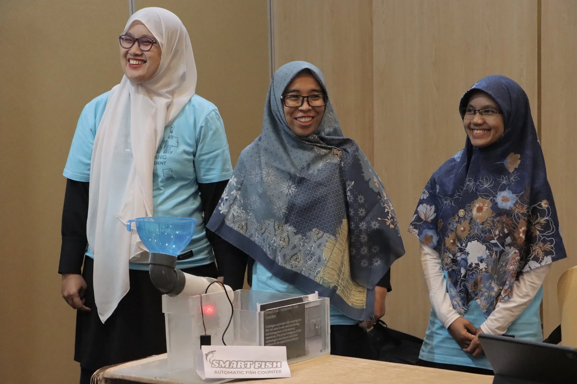  SMKN 1 Seri Kuala Lobam presenting "Smartfish", an automatic fish counter that helps aquaculture facilities track fish populations effectively.   
