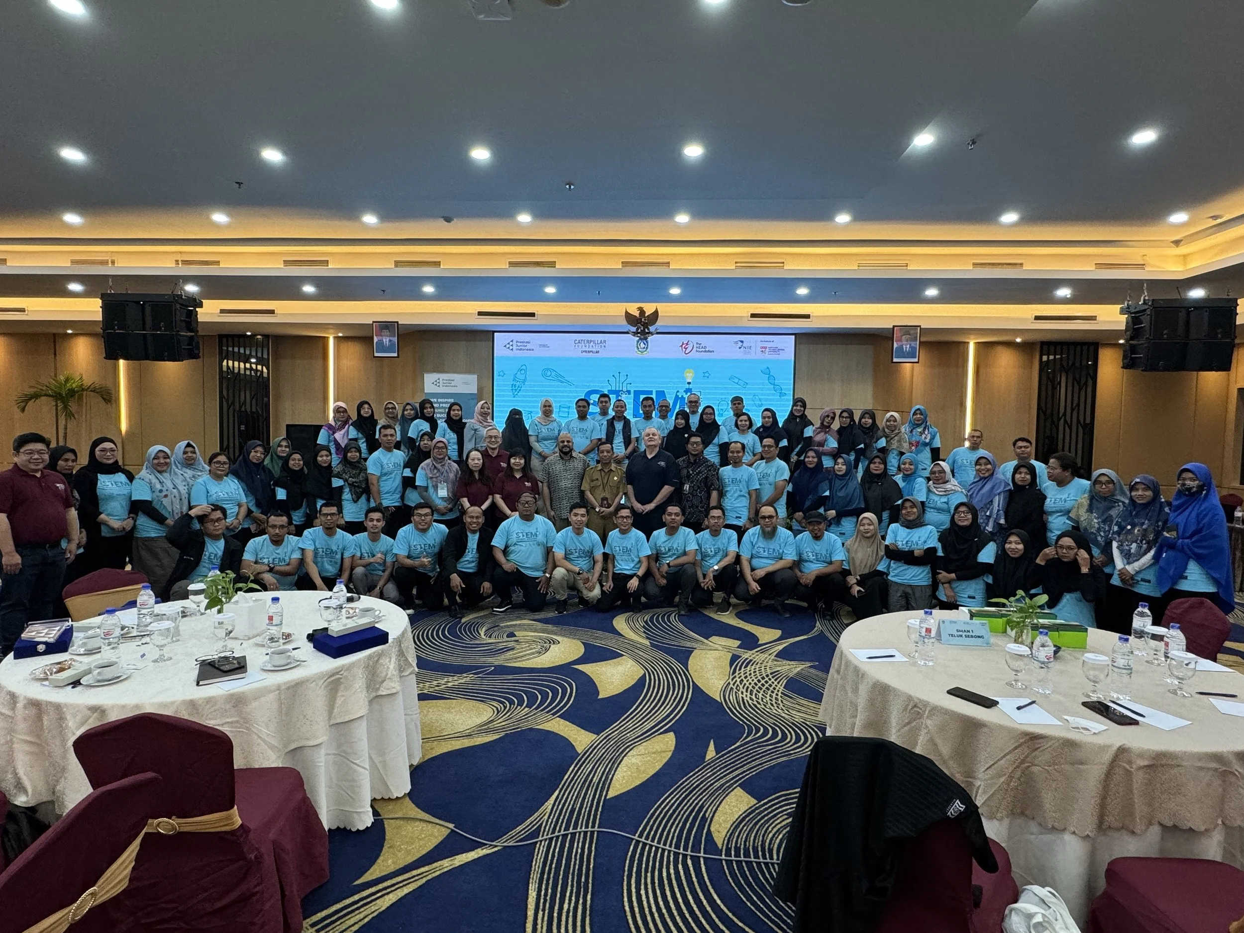  Group photo with participants, special guests, and partners 