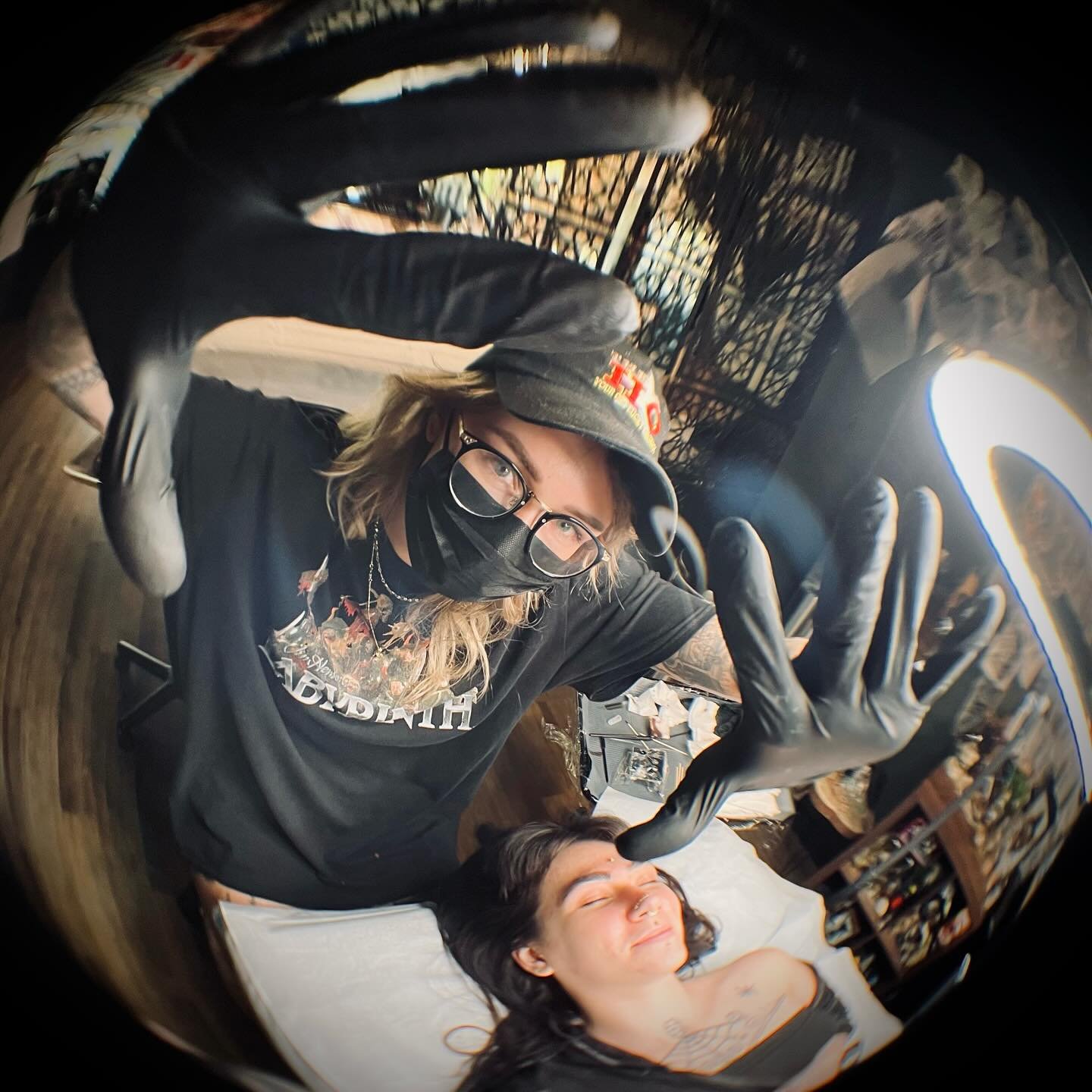 Be honest should this be my new profile pic??? Double doodads with @underinkfluence today!!!! Thanks Riley!!! 

💥30% OFF ALL COSMETIC TATTOO APPTS BOOKED ONLINE THIS SATURDAY💥 see my last post for more details thank u ily

📸 @solid_dude_time @magi