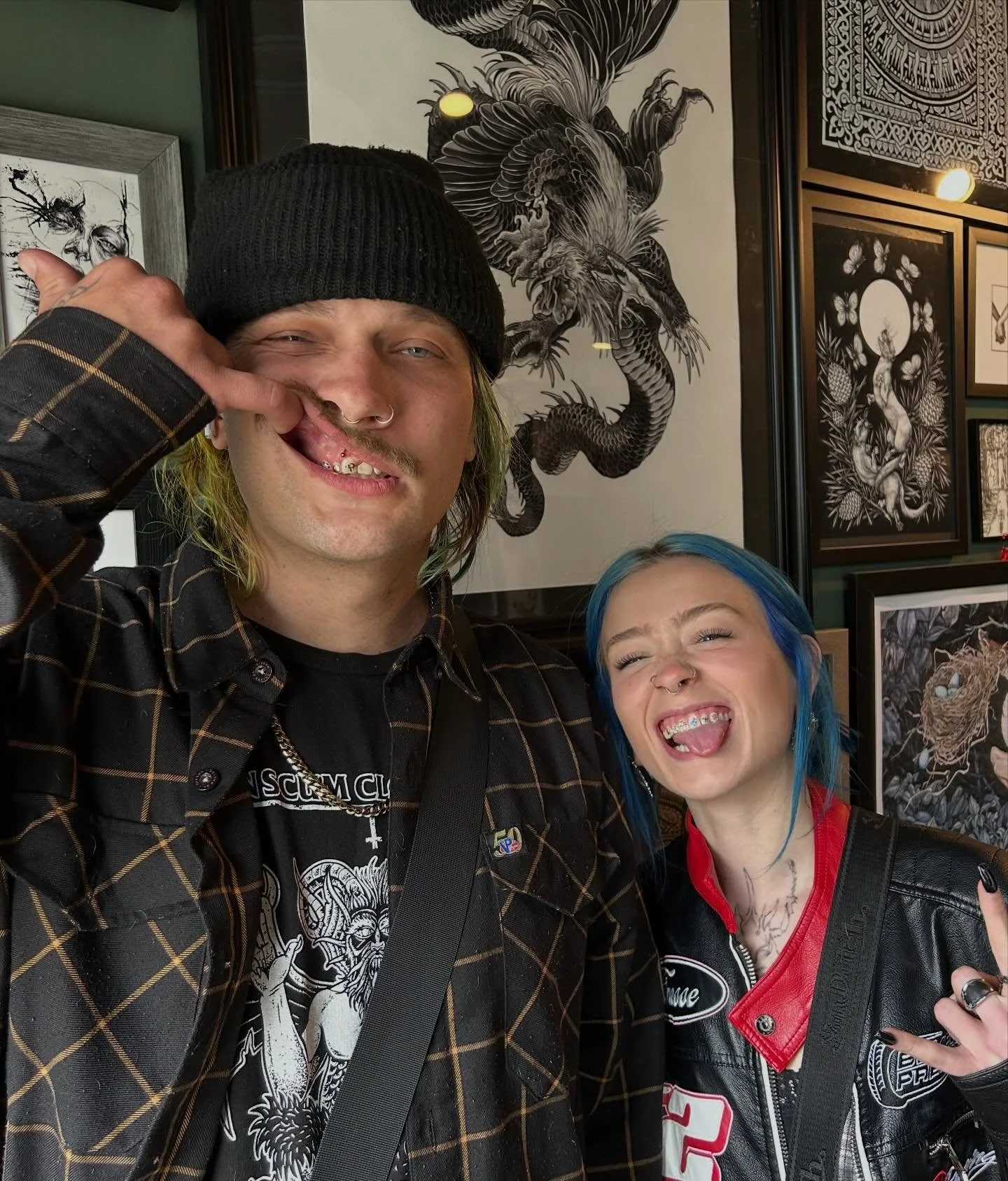 These aren&rsquo;t the sickest freestyle sets ever APRIL FOOOOLS 🤡🥳🖕🤣 thank u so much as always @tattoosbyemilyruth @onewiththeneedle I love to see the homies killing it, thanks for getting such cool stuff! First time doing a crystal sword amen

