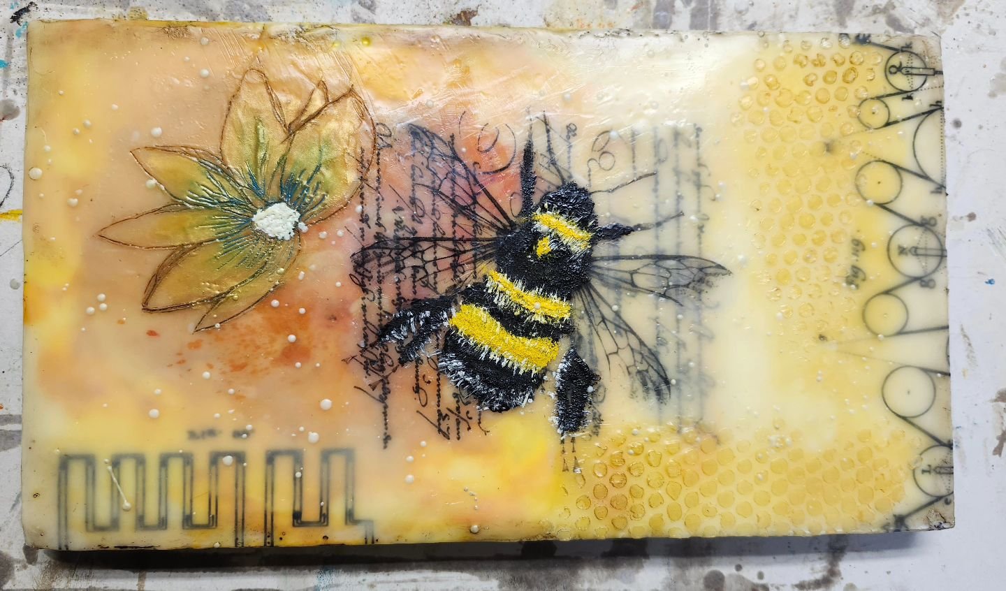 She's finished! Layers and layers of wax. 

#encausticpainting #encausticart #encausticartist 
#encausticwax #beeartwork #beeart #brosenleafart