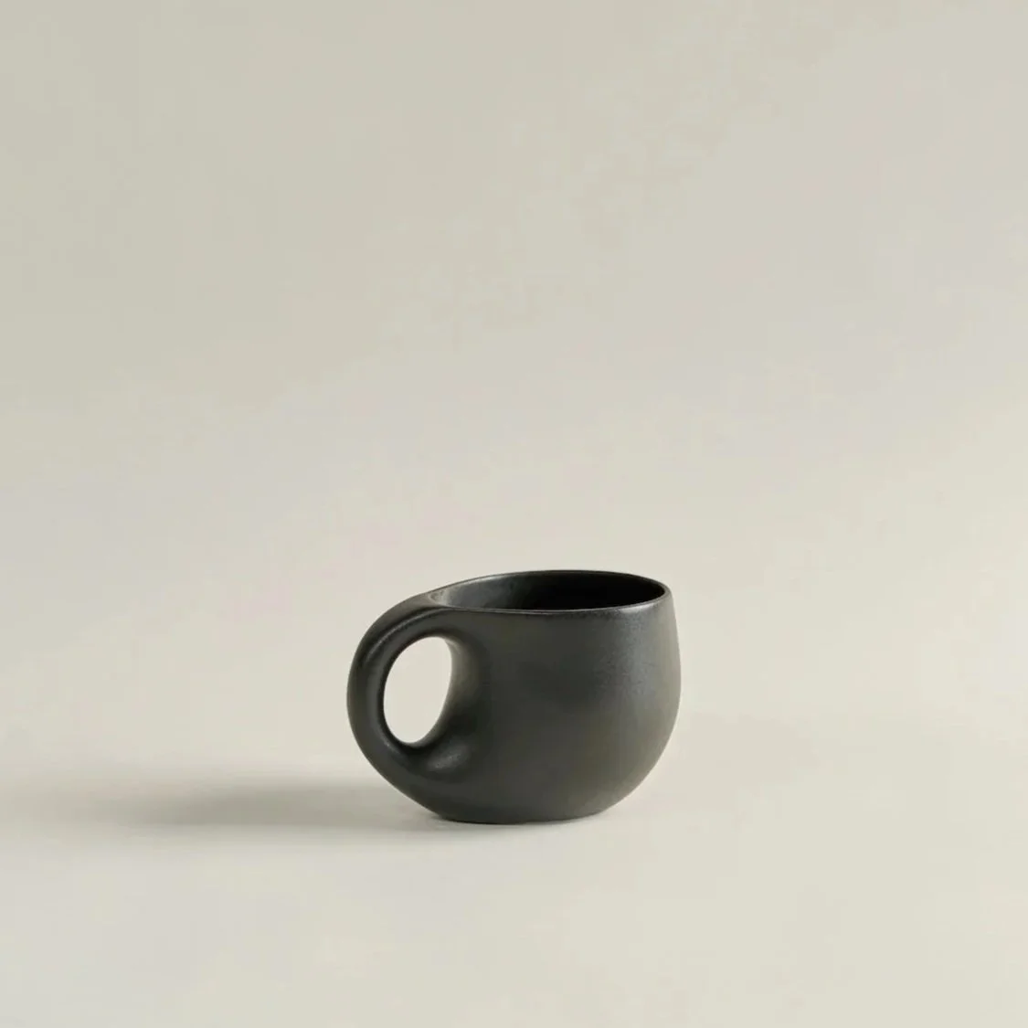 Dust%252BForm%252B16oz%252BCharcoal%252BComfortMug.jpg