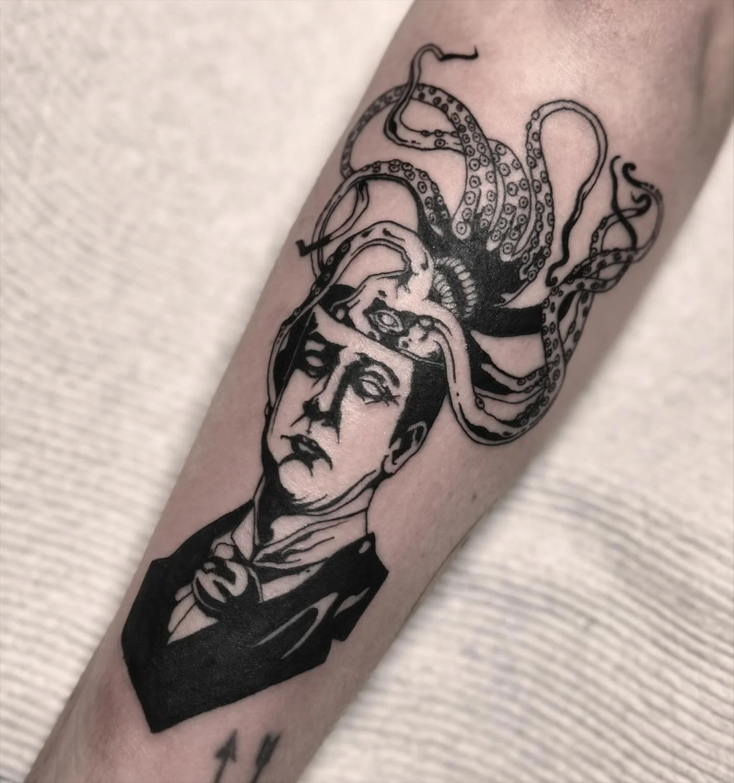 A wee @micah_ulrich piece for Christie. TY!

.
.
.
.
.
#blackwork #blackworkers #blackworktattoo #blackworknow #blackworksubmission #artobscurae #tttism #darktattoo #darktattoos #blackworkartists #illustrativetattoo  @fytsupplies @blackworkers @black