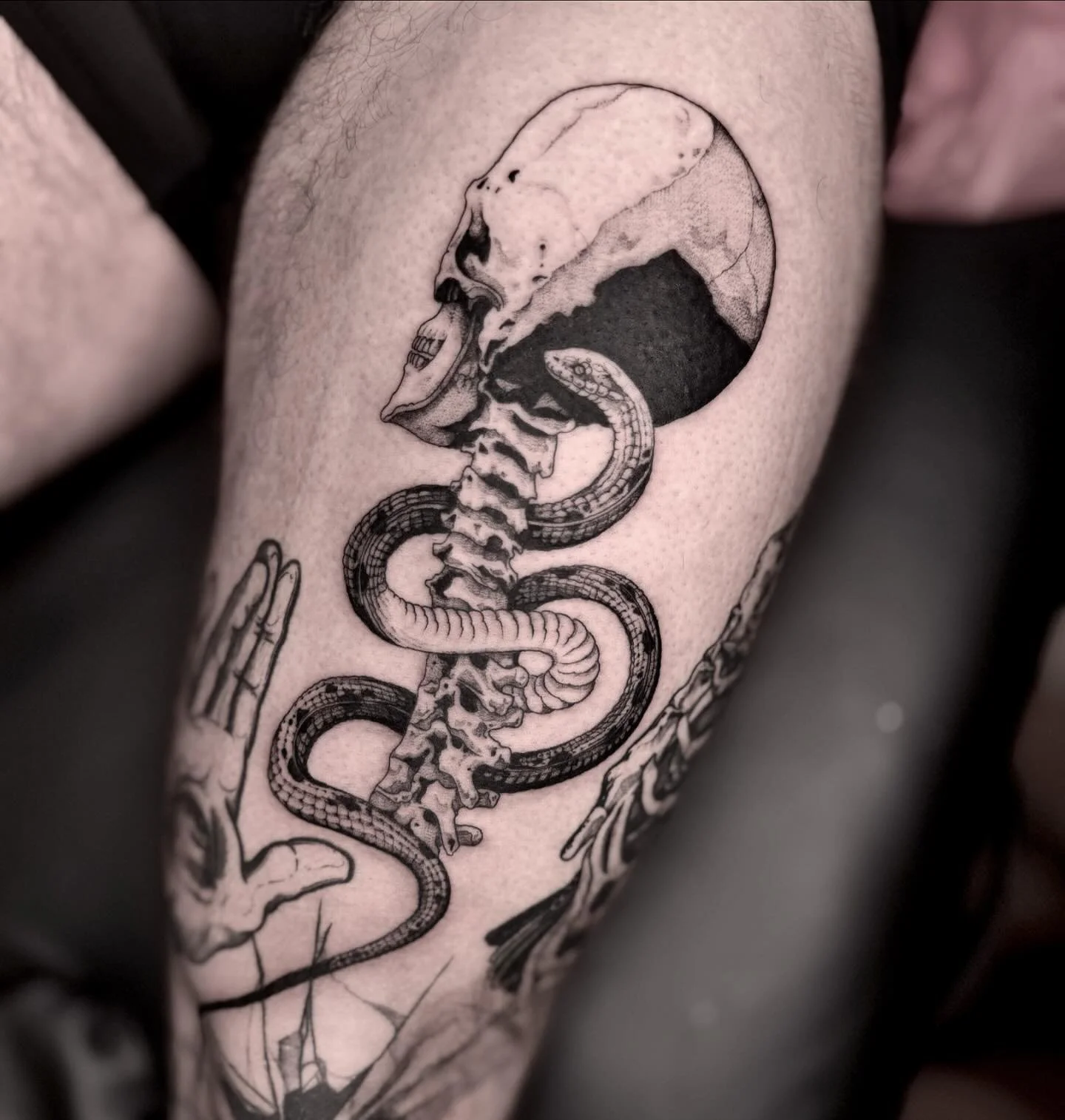 𝐎𝐛𝐞𝐲.

Thanks Luc! Always a pleasure 🫡 

.
.
.
.
.
#blackwork #blackworkers #blackworktattoo #blackworknow #blackworksubmission #artobscurae #tttism #darktattoo #darktattoos #blackworkartists #illustrativetattoo @fytsupplies @blackworkers