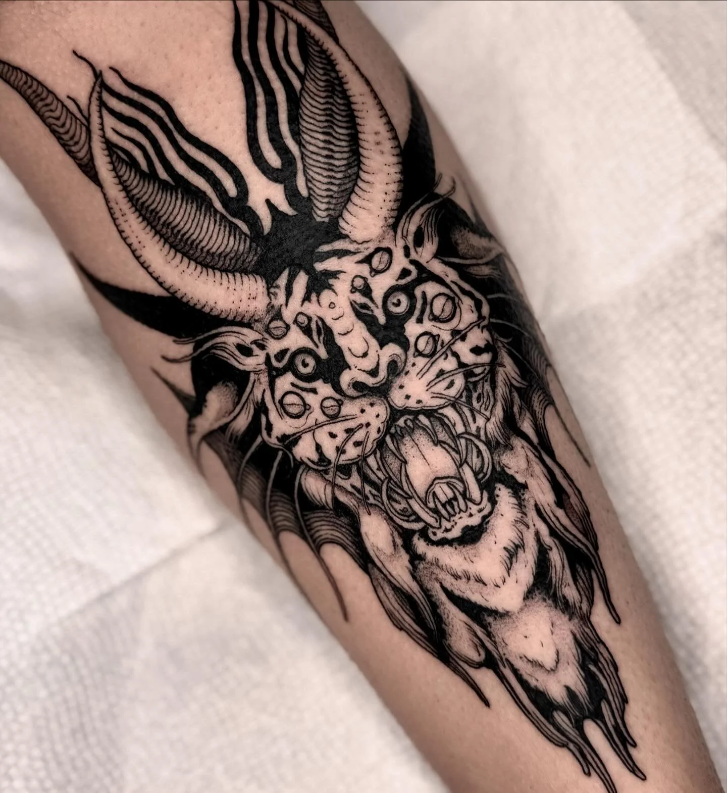 𝐟𝐞𝐫𝐚𝐥. // tiger demon for Taylor, thanks buddy! 

.
.
.
.
.
#blackwork #blackworkers #blackworktattoo #blackworknow #blackworksubmission #artobscurae #tttism #darktattoo #darktattoos #blackworkartists #illustrativetattoo @fytsupplies @blackworke