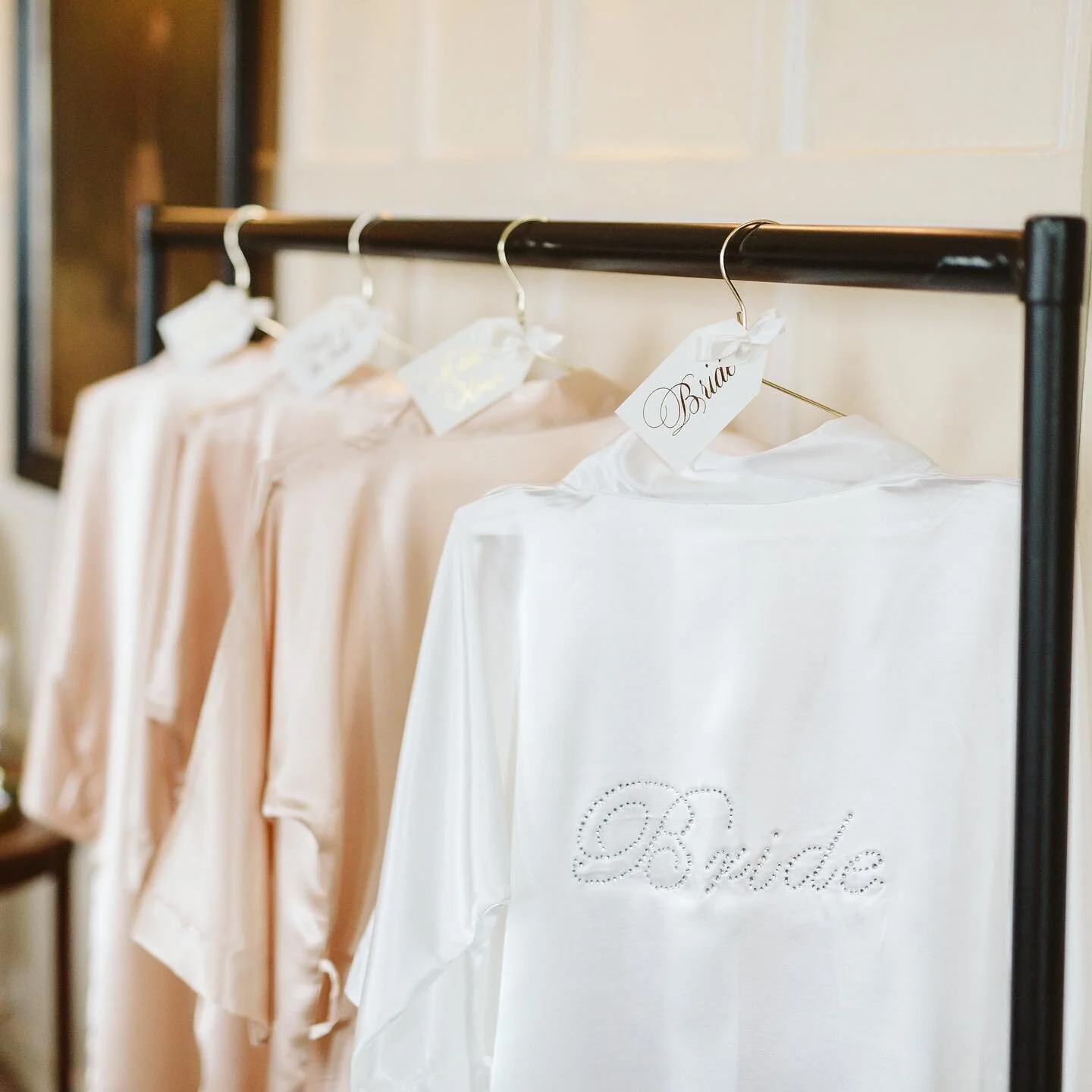 The special morning with the girls before the big day🤍🕊 

Location: Clivedenhouse
Photographer @moment_studio 
Wedding planner and designer @glennewedding 
.
.
#glenne#clivedenhouse#clivedenhousewedding#clivedenhouseweddings#bryllupiengland#glennew