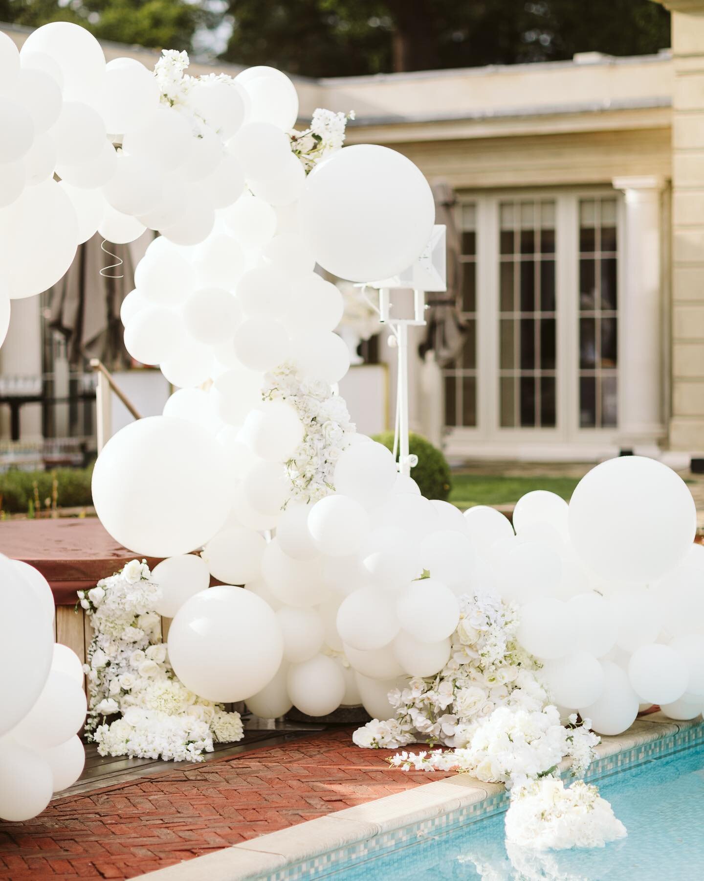 White pool party with amazing balloon arch by @elari_events 🤍 Location: Clivedenhouse Photographer @moment_studio Gorgeous flowers by @wildaboutflower Wedding planner and designer: GLENNE Luxury Weddings & Events # glenne # clivedenhouse # clived
