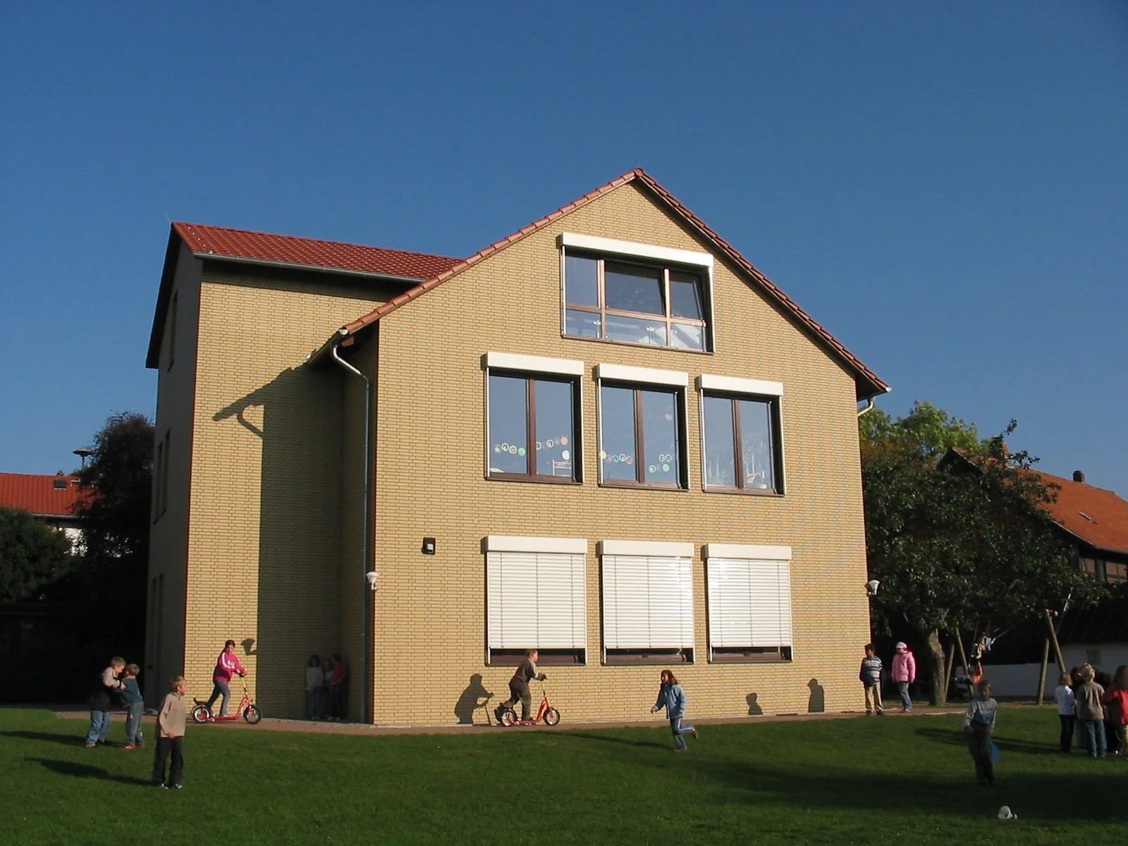 SchuleSeitenansicht.jpg