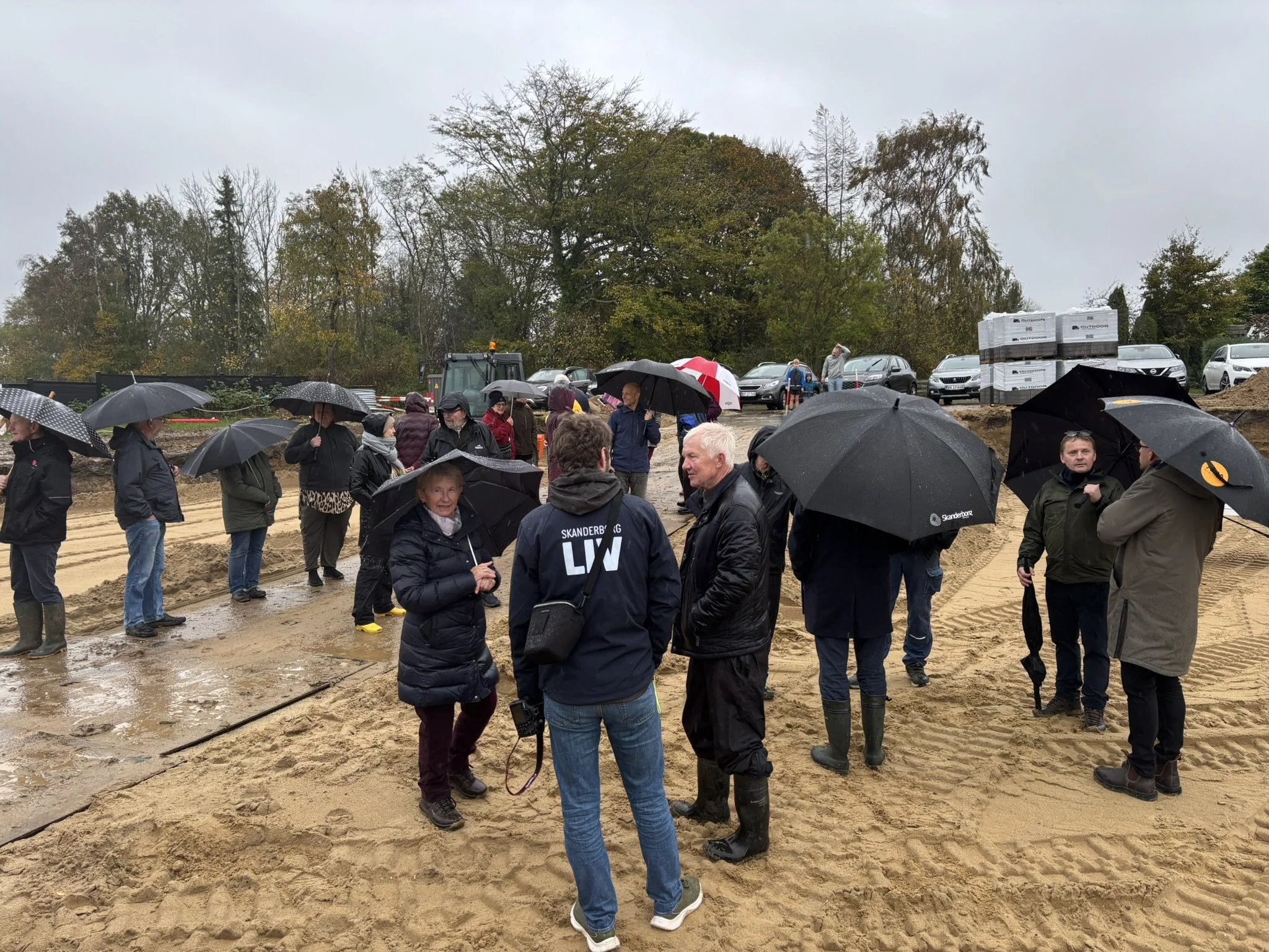 En glædens dag - 1. spadestik