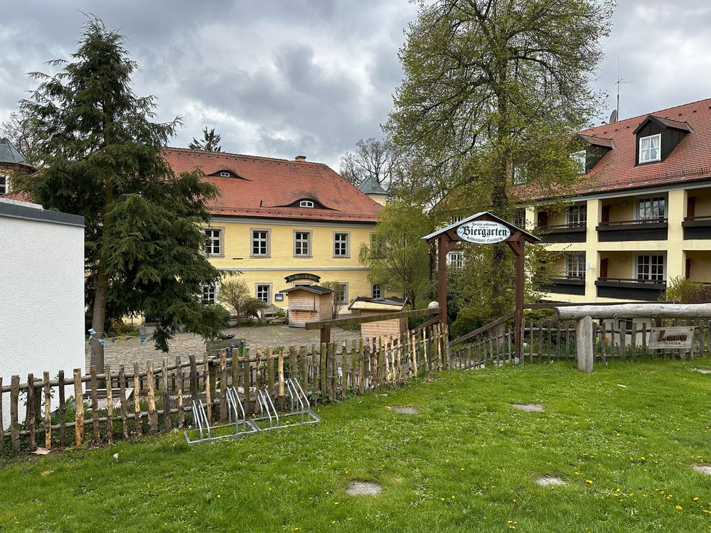 Zámeček Ernestgrün s pivní zahrádkou a hřištěm pro děti