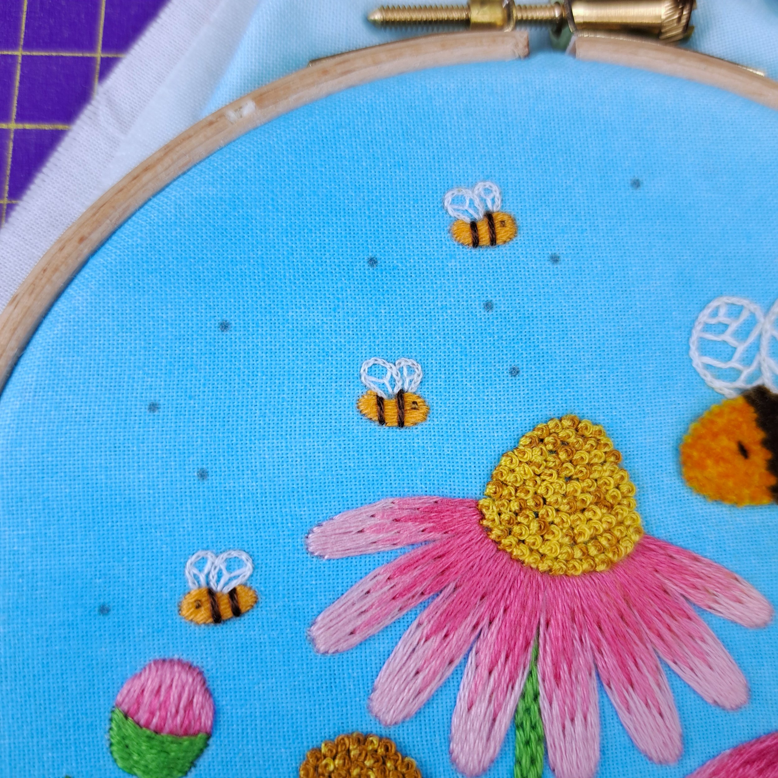 Close-up of the three smaller bees fully stitched.