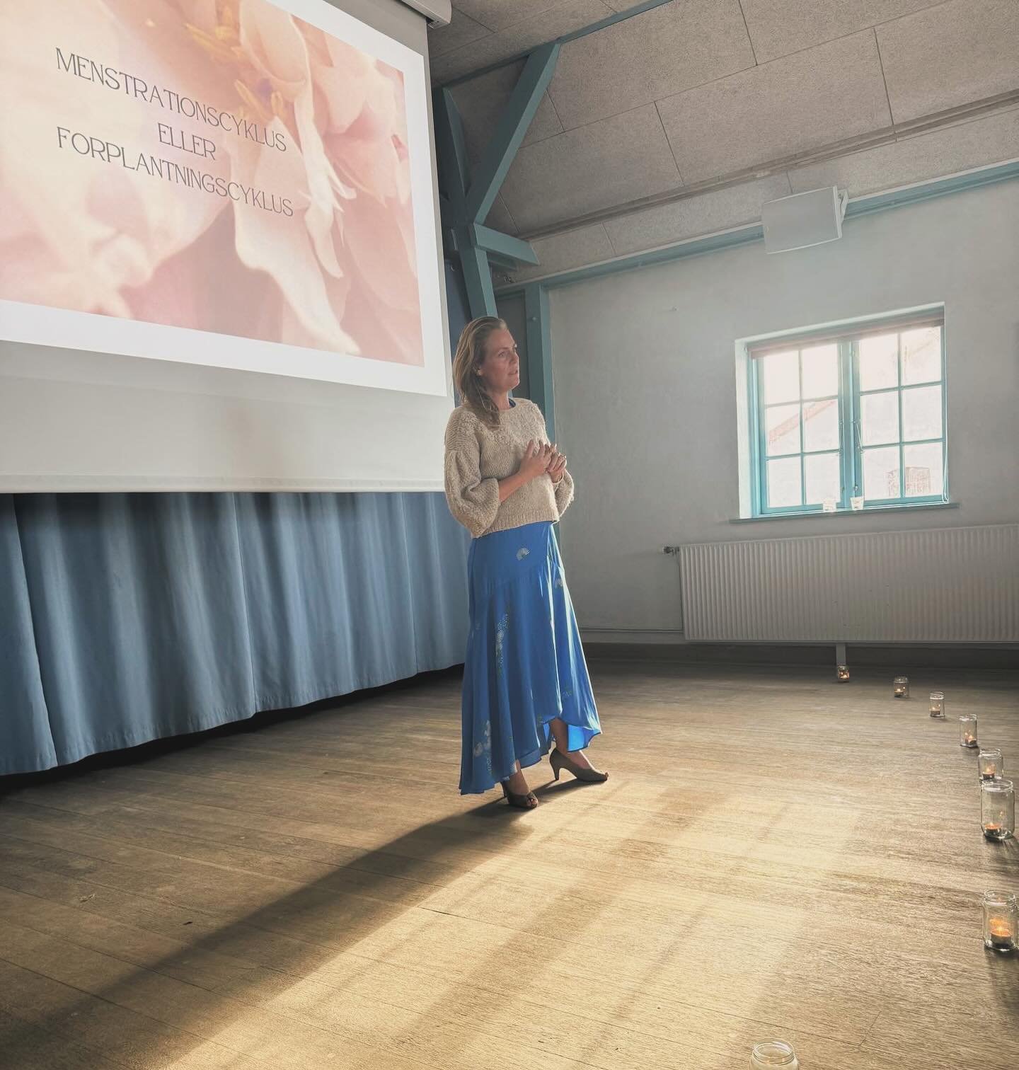 I g&aring;r aftes holdt jeg foredrag i Klitm&oslash;ller for @klitmollerkultur - der var fuldt hus, 70 fyldte stole med b&aring;de kvinder, unge og modige m&aelig;nd i stolene. 

Jeg har efterh&aring;nden brugt 10 &aring;r p&aring; at formidle og s&a
