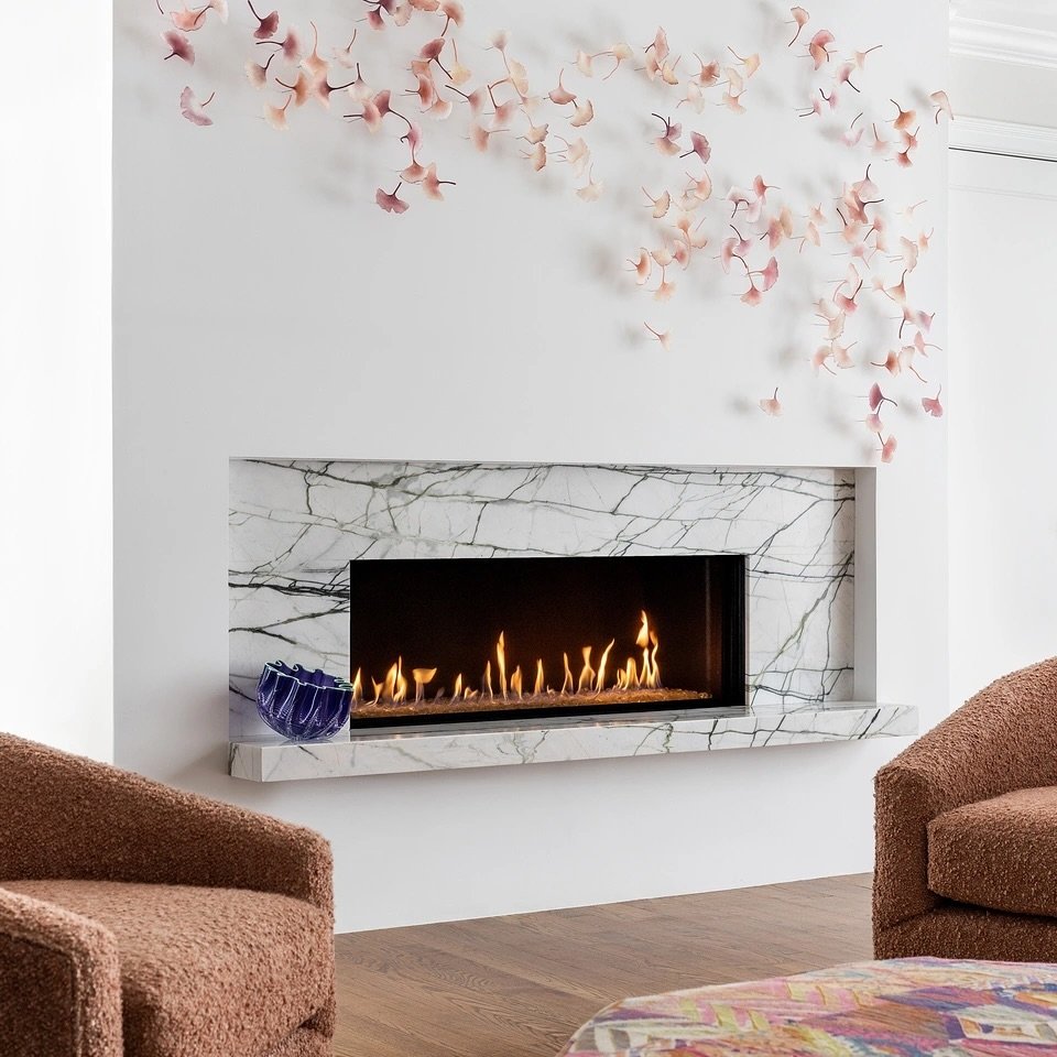 This glass pate de verre ginkgo leaf installation feels like butterflies chasing the sunlight.⁠
⁠
Artist: Demetra Theofanous⁠
⁠
📸 by @mvp_detroit⁠
⁠

-
#DetroitInteriorDesign #MichiganInteriors #BespokeDesign #Art  #Fireplacedesign #InteriorArchitec
