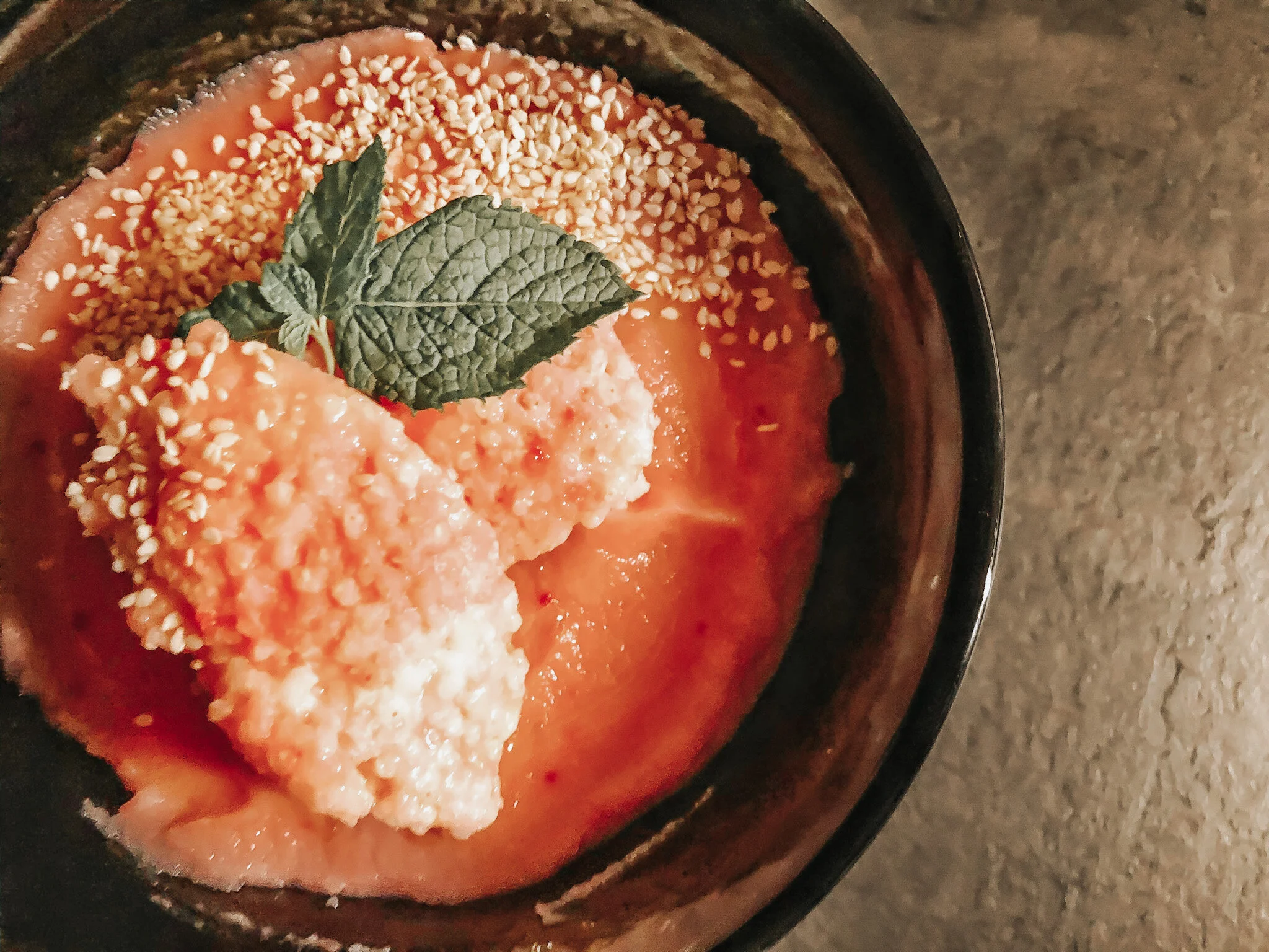 Zuppa di sedano rapa, barbabietola e miglio senza glutine e senza latte, vegan 