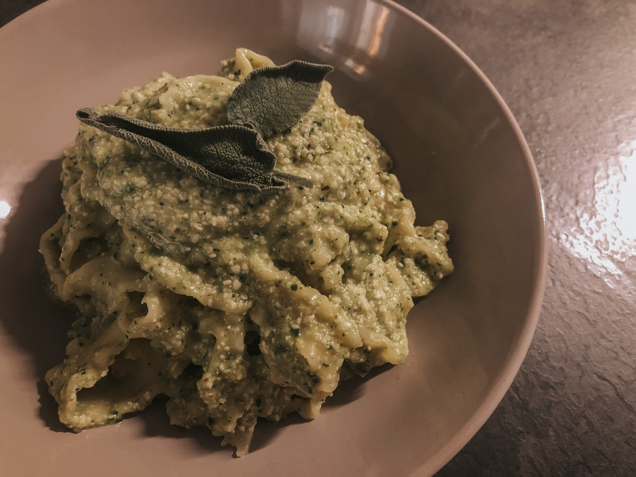 Mafaldine senza glutine con ricotta di canapa e zucchine