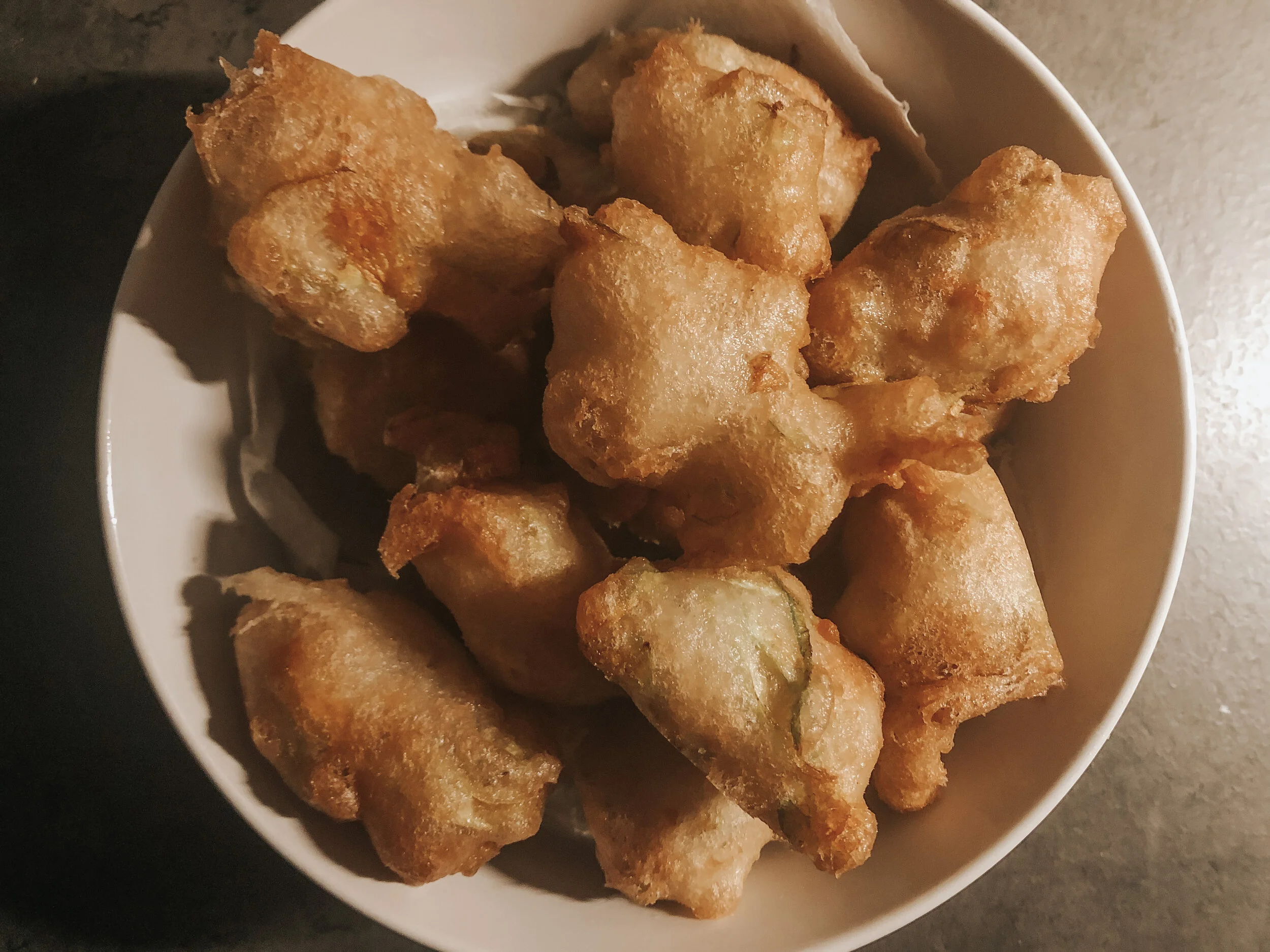 Paste cresciute senza glutine con fiori di zucca