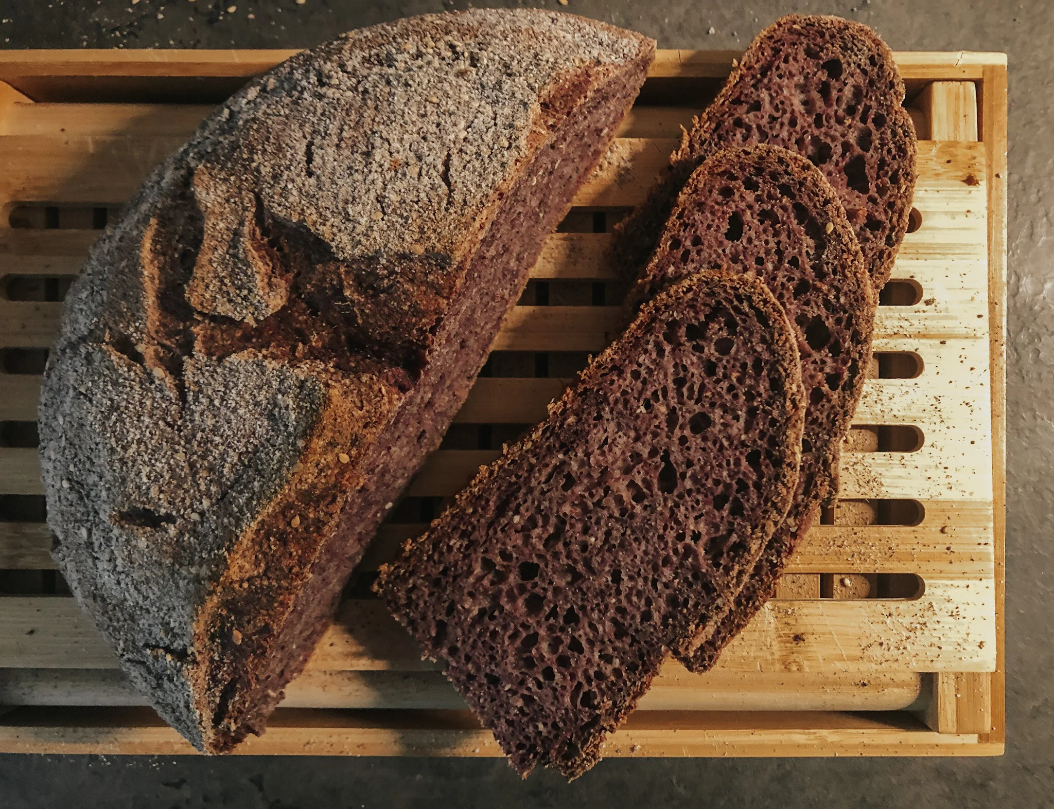 Pane nero senza glutine con lievito madre 