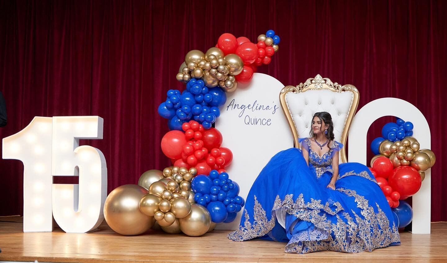 Angelina&rsquo;s XV ✨👑
&bull;
&bull;
&bull;
Planning + Design: @tinywondersevents 
Backdrops: @tinywondersevents 
Throne Chair: @giscombeseventrentals 
Balloons: @balloonworldevents 
Marquee: @petalosas 
-
-
-
#quincea&ntilde;era #quincea&ntilde;era