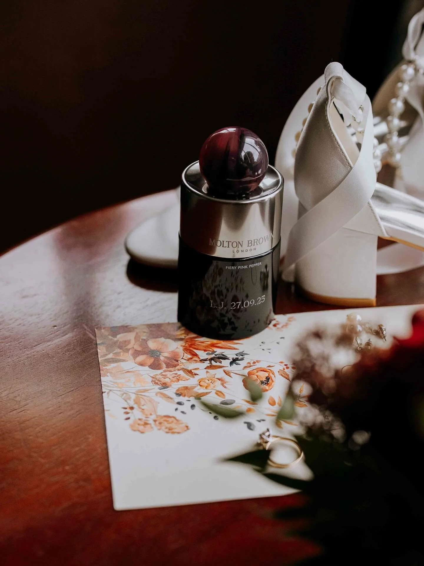 Lucy & James battled the Belfast rain a few Saturday mornings ago to be treated to a sunshine arrival at Darver Castle later… this is the beauty of Ireland, you don’t know what’s around the corner ☀️ A beautiful couple inside a