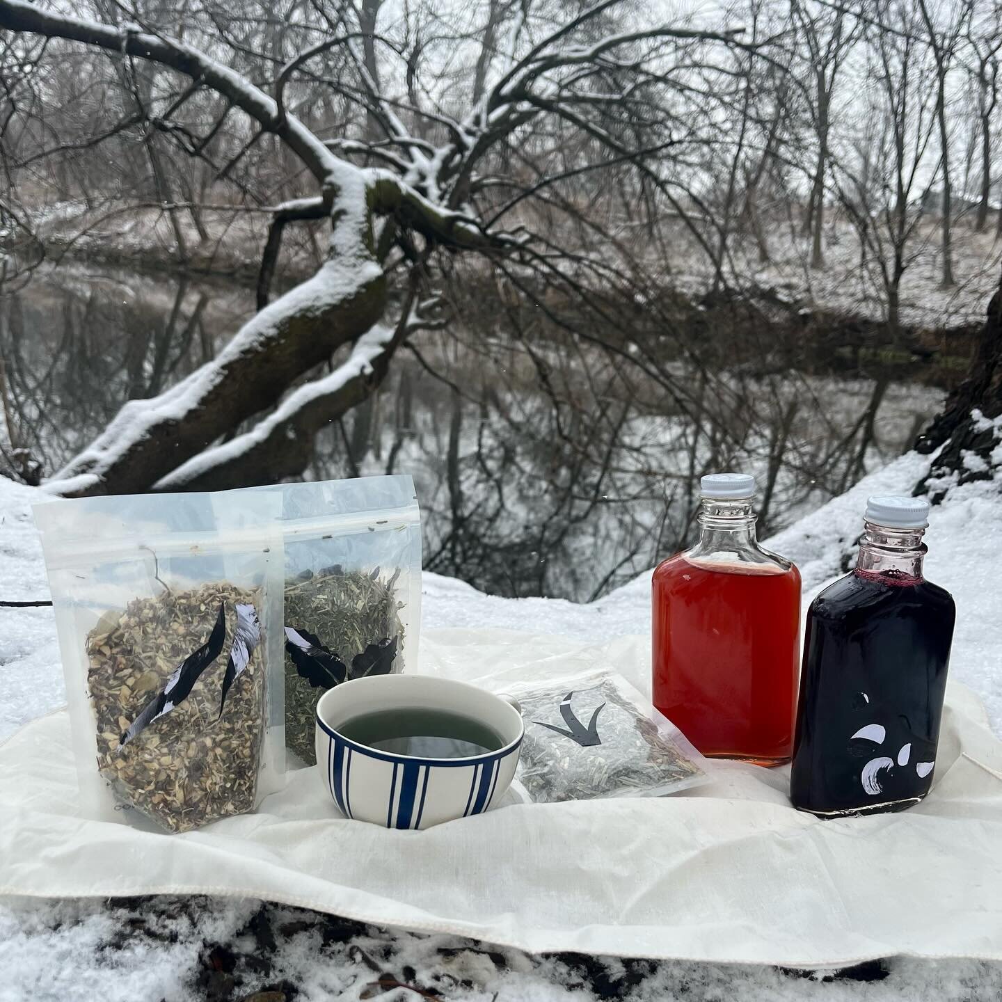 BIRTHDAY GIVEAWAY !

Help me celebrate another year Earthside with beauty, intentionality and abundance, and enter to win a FREE seasonal box this year 🌱

TO ENTER:
In the spirit of community care, post your Dirt &amp; Free Herbal Arts products, you