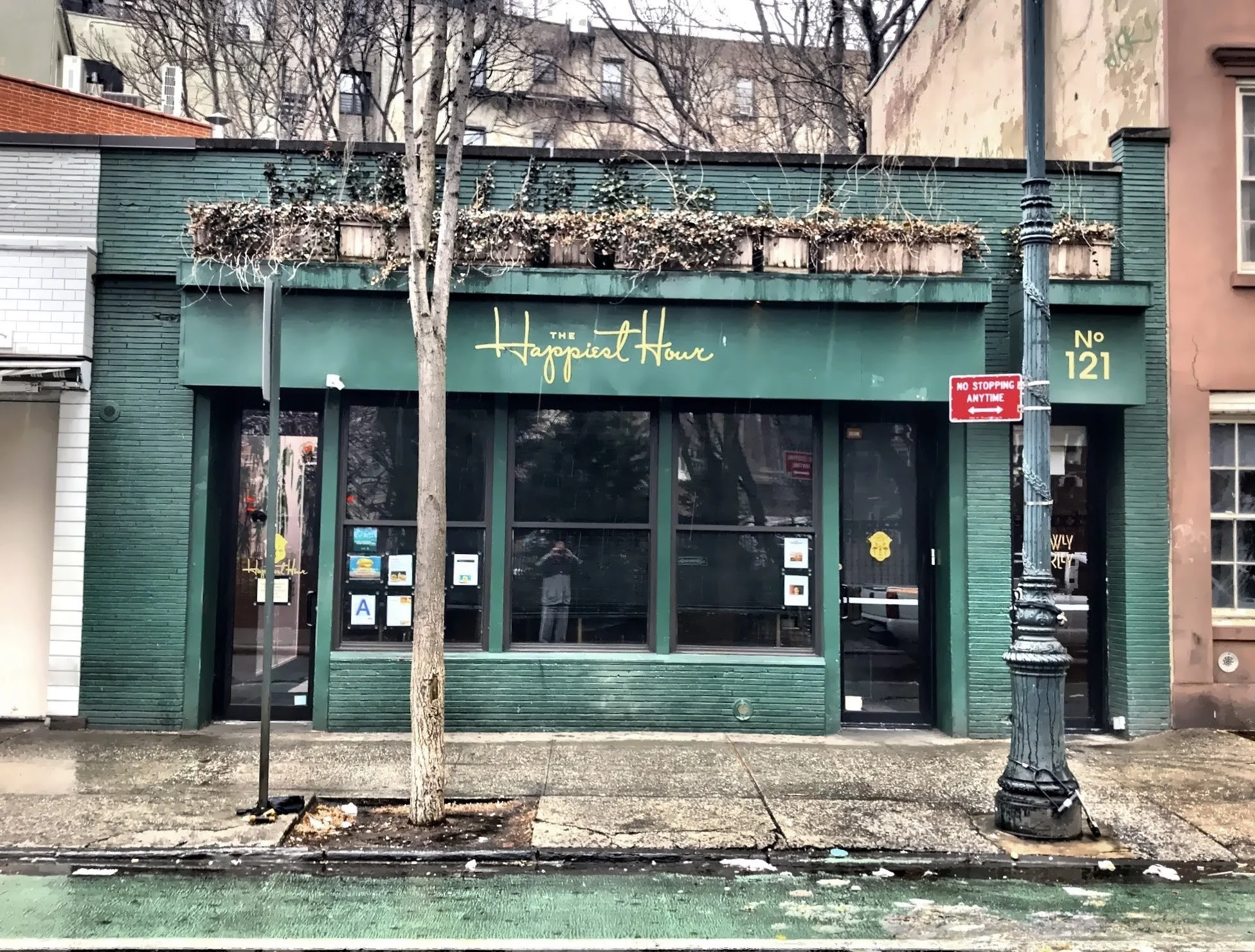  Neighborhood cocktail spot 