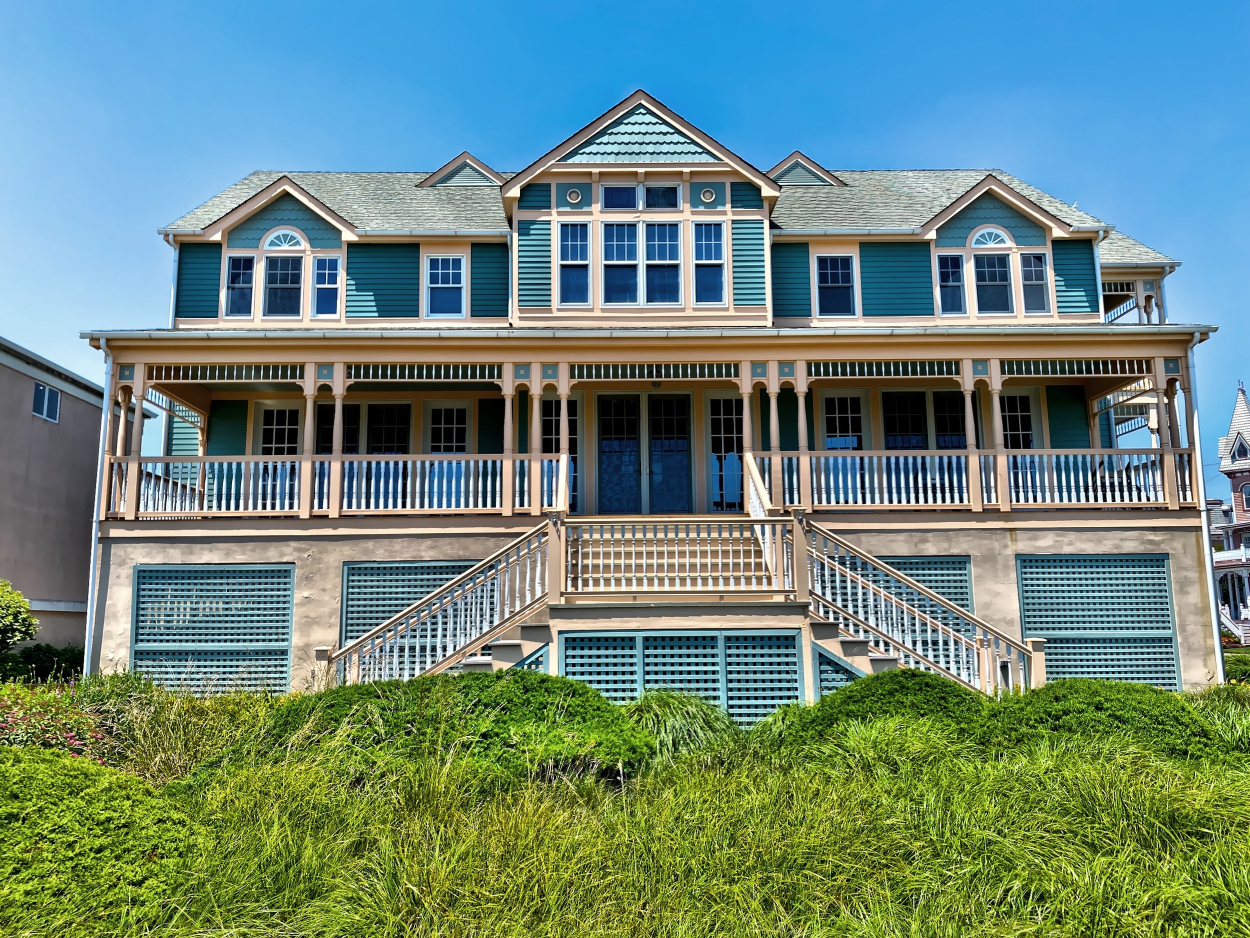  Symmetrical, with dual staircase and porch 