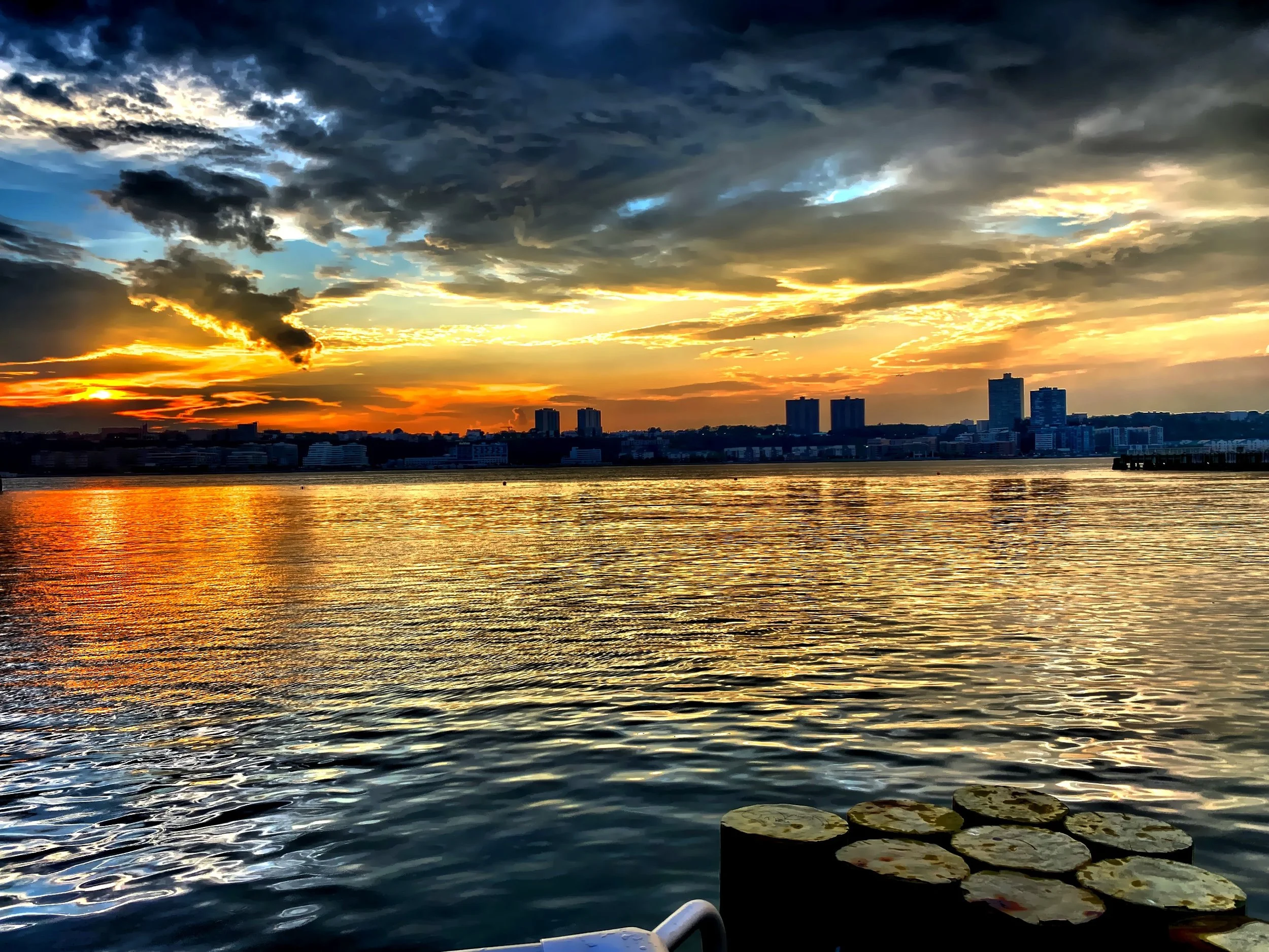  Colorful sunset over the Hudson River and New Jersey 