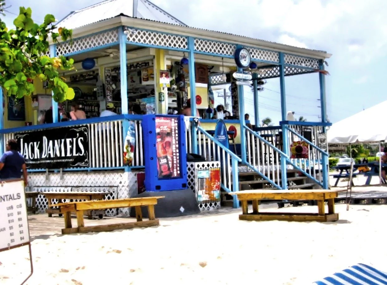  Seven Mile Beach bar 