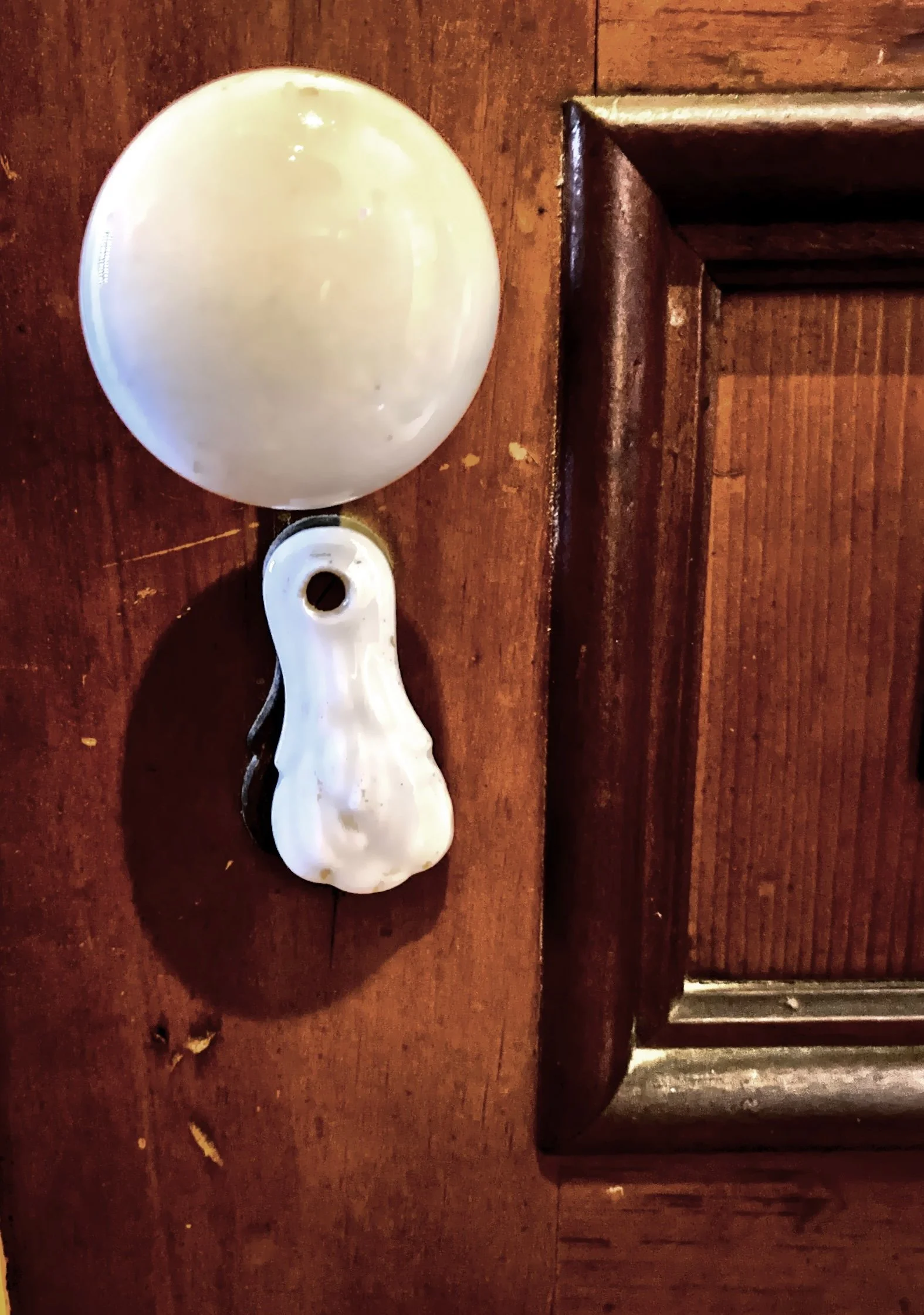 A door knob and keyhole cover 