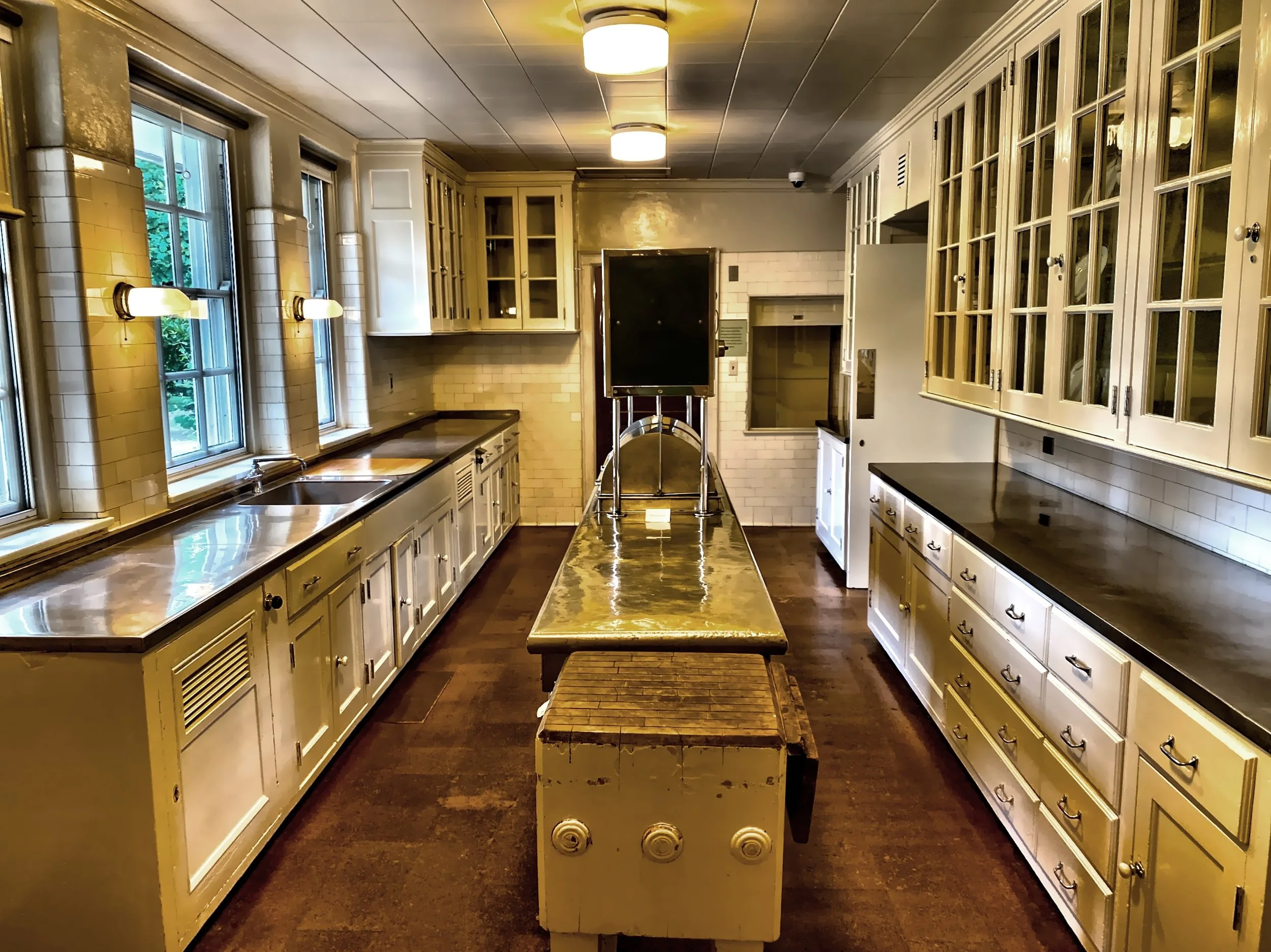  A look into the bulter’s pantry 