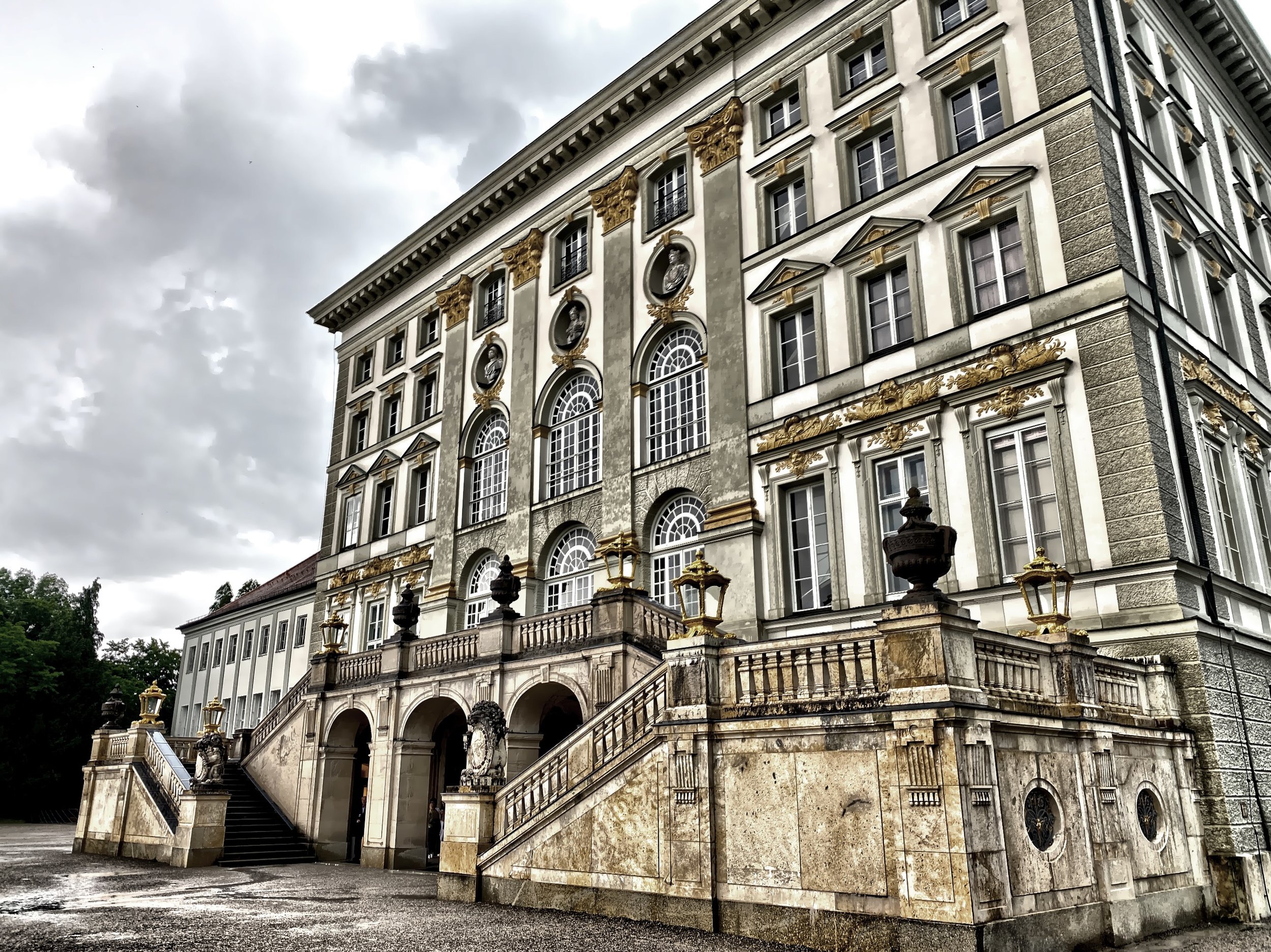  The rear facade of the main villa 