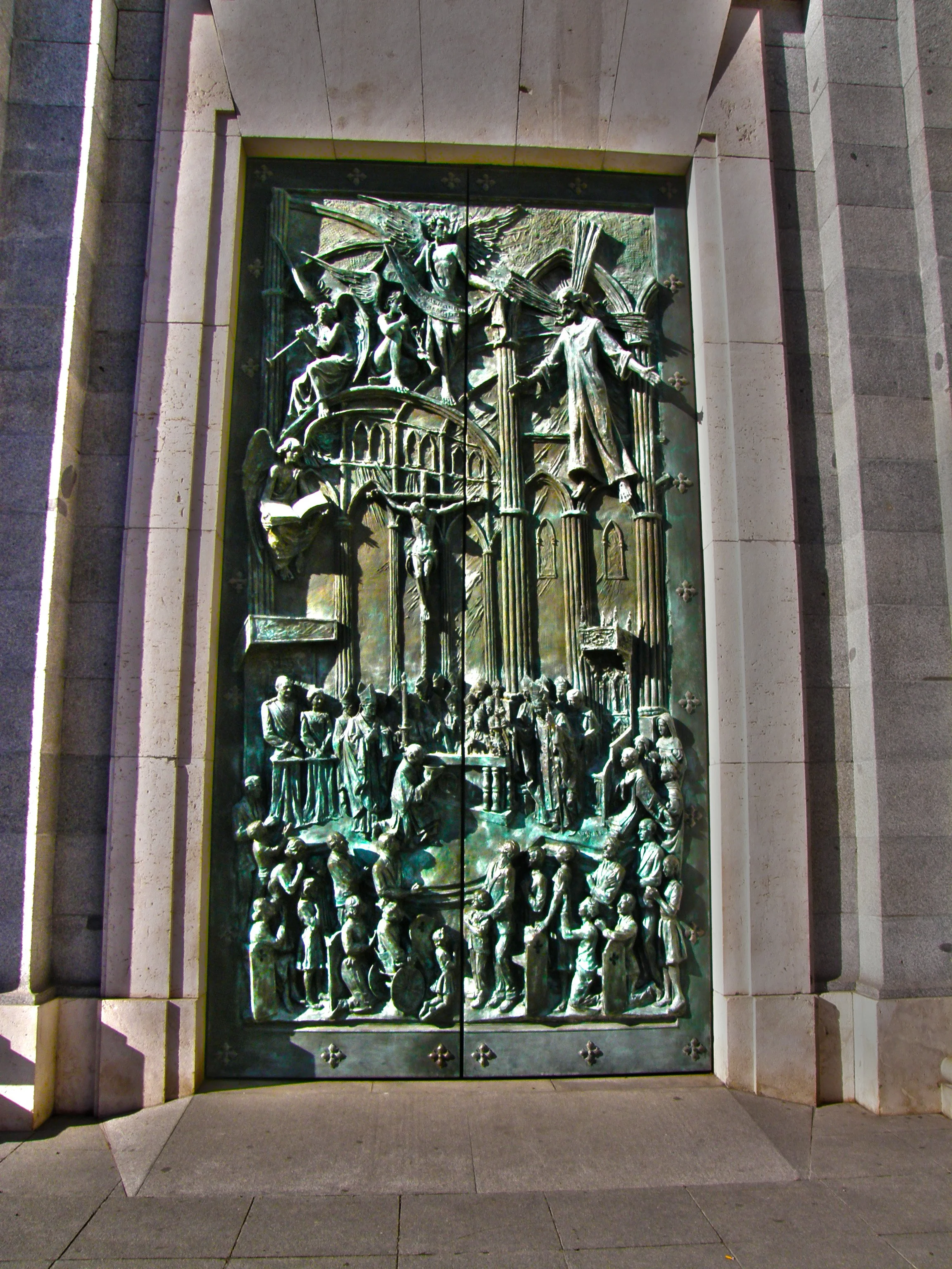  The bronze doors of Almudena Cathedral 