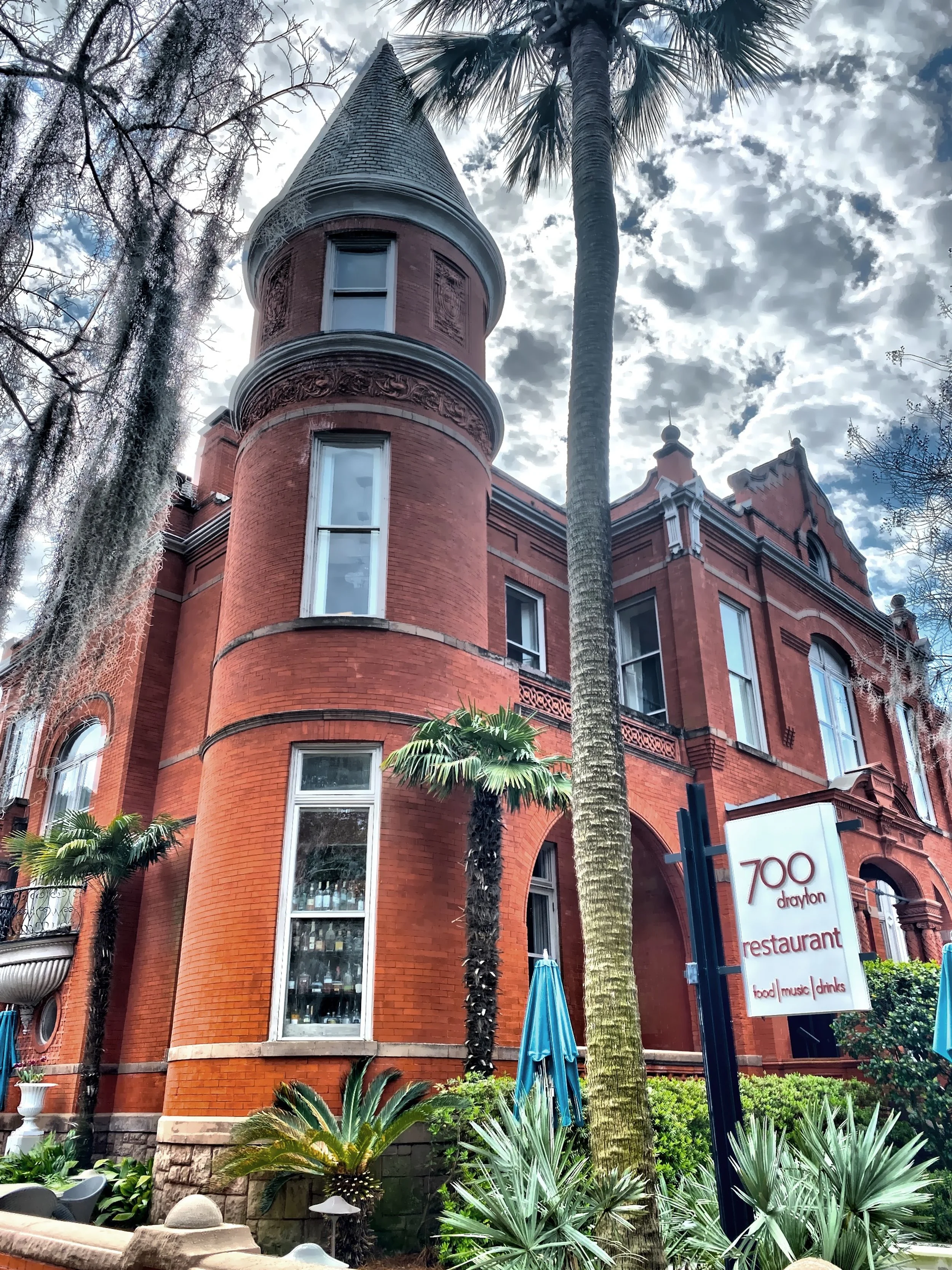  700 Drayton at the Mansion on Forsyth Park was originally the Lewis Dayton Mansion built in 1888. 